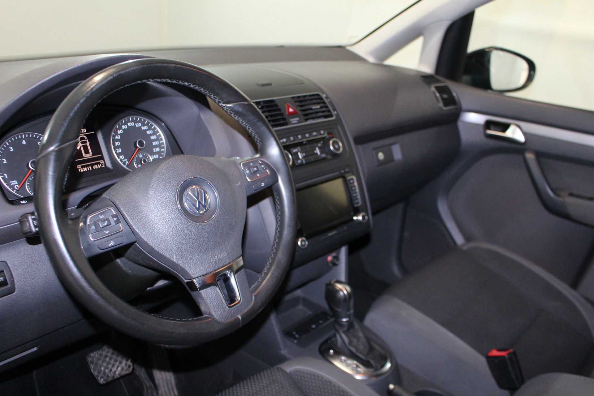 VW Touran 1.4 TSI 140 Comfortline DSG-image-11