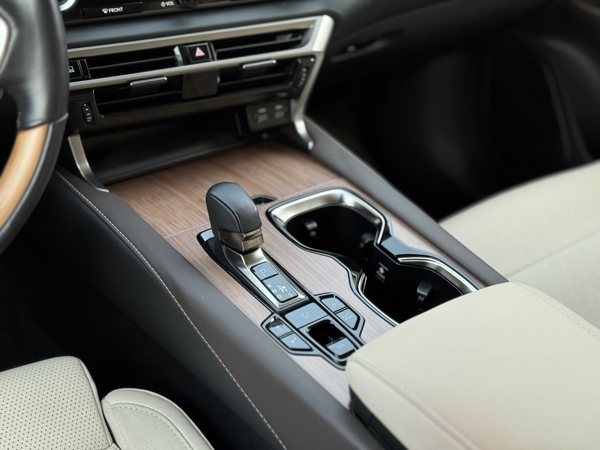 LEXUS RX 450h+ Ecxellence AWD CVT-image-12