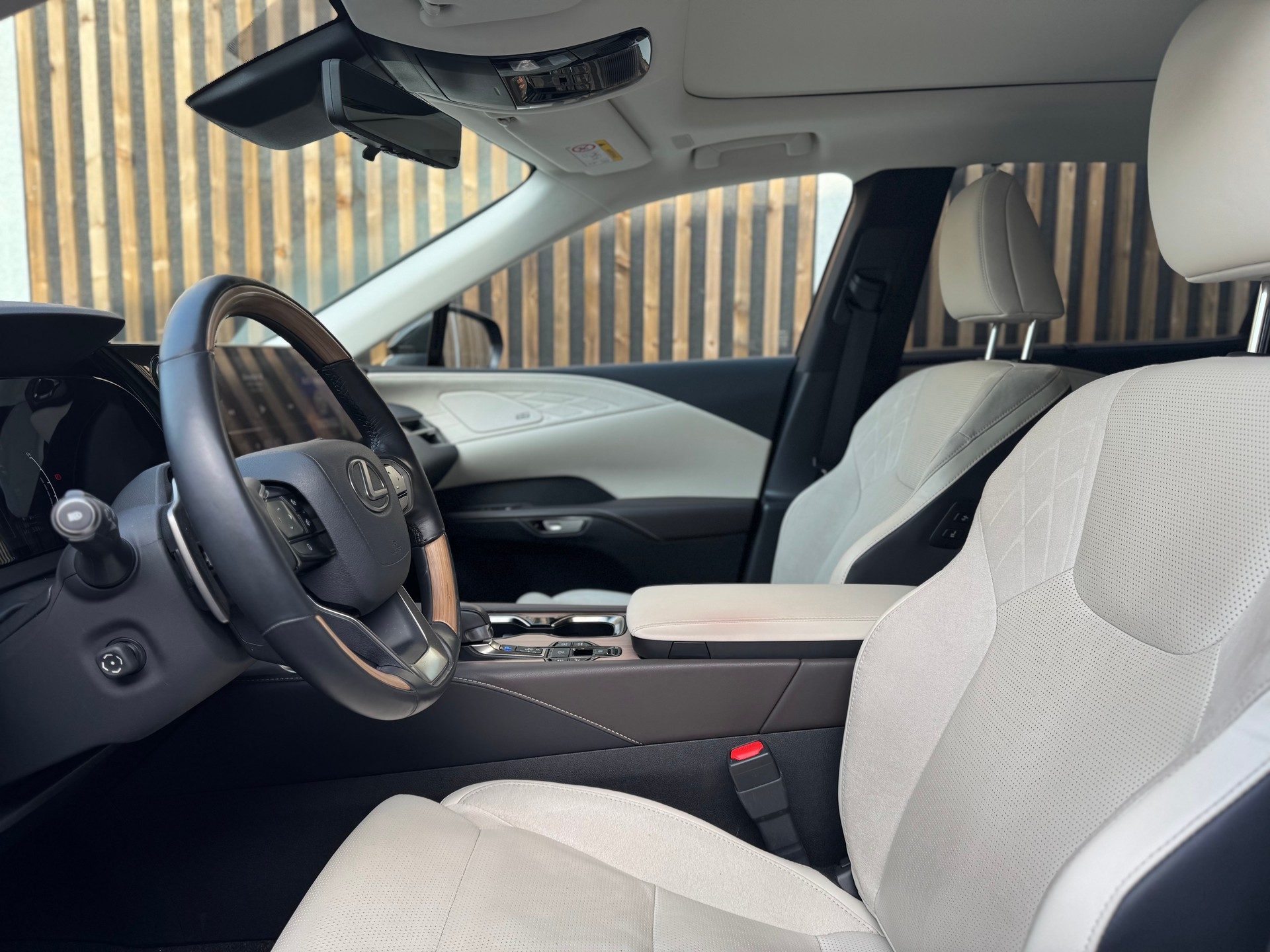 LEXUS RX 450h+ Ecxellence AWD CVT-image-5
