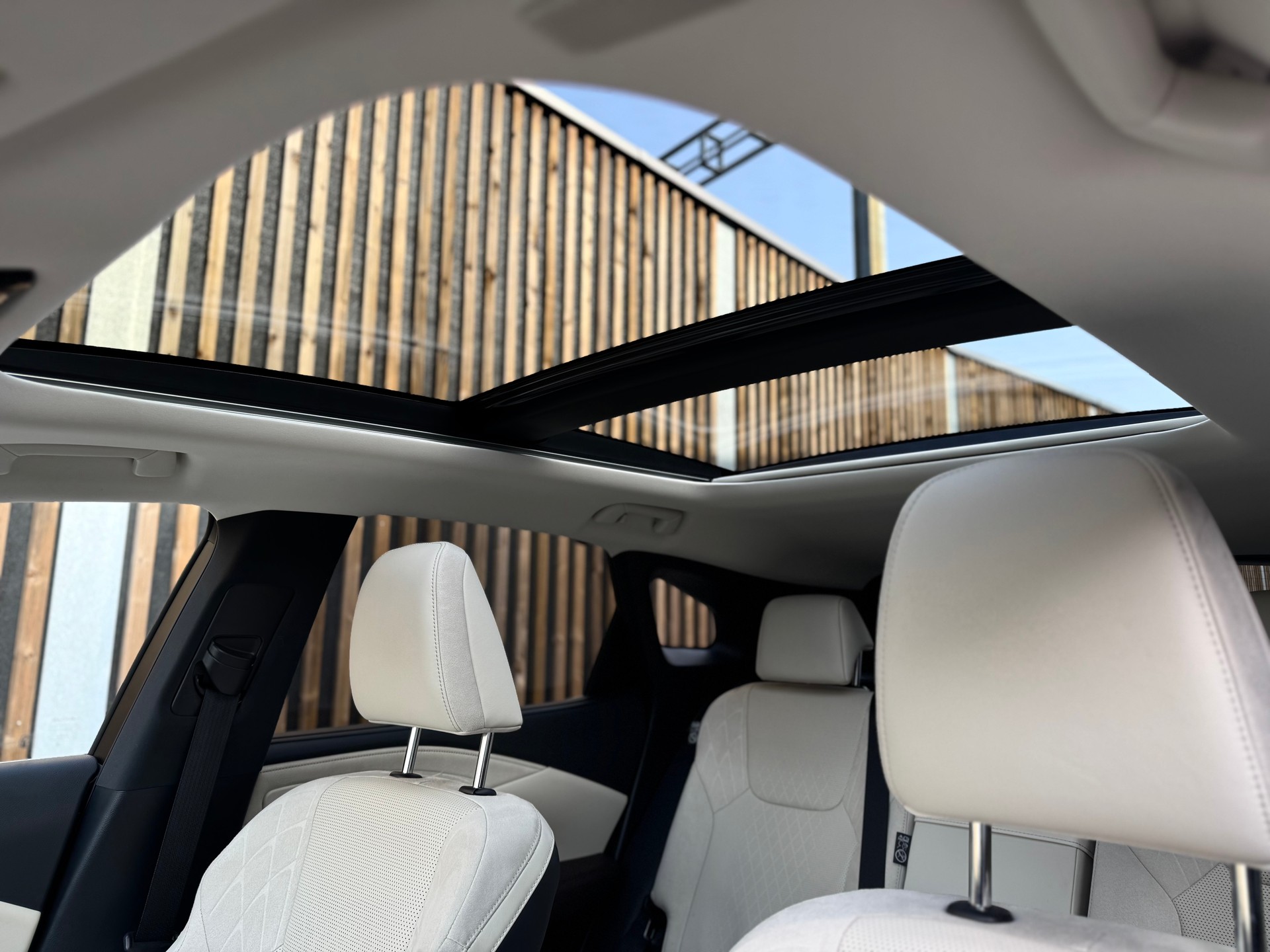 LEXUS RX 450h+ Ecxellence AWD CVT-image-8