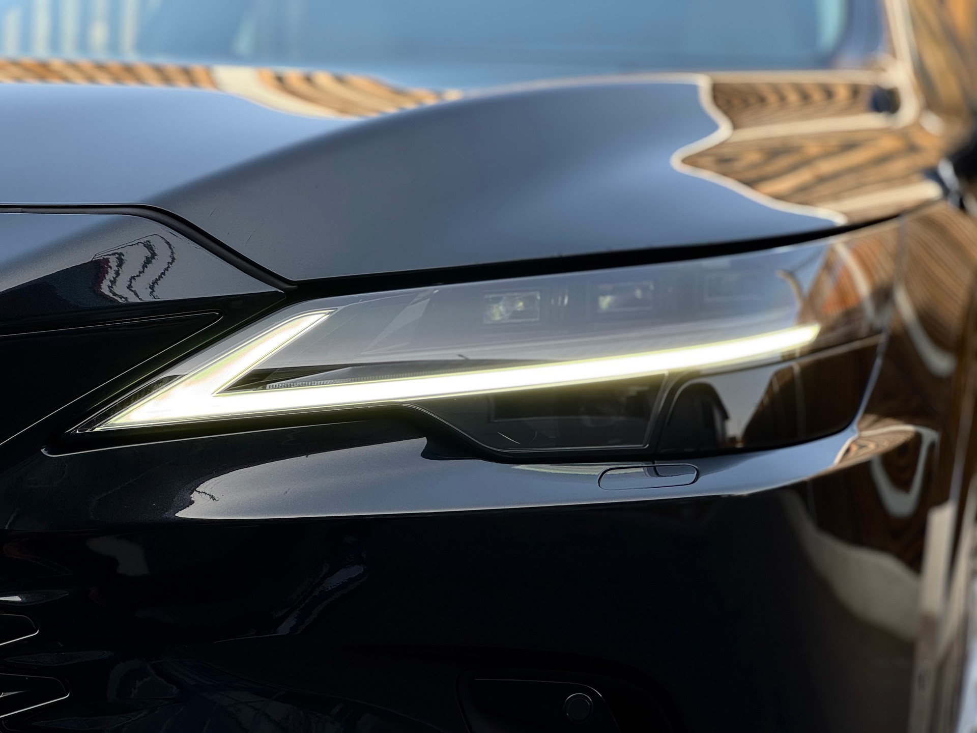 LEXUS RX 450h+ Ecxellence AWD CVT-image-4