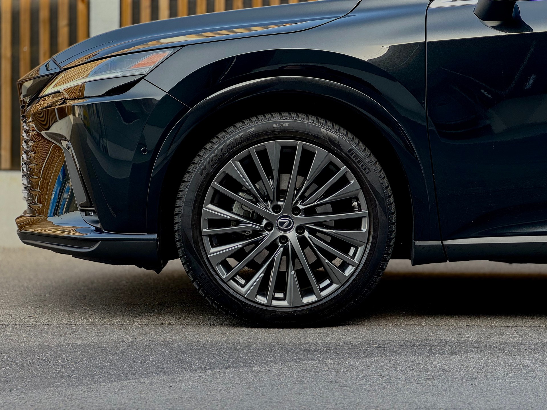 LEXUS RX 450h+ Ecxellence AWD CVT-image-3