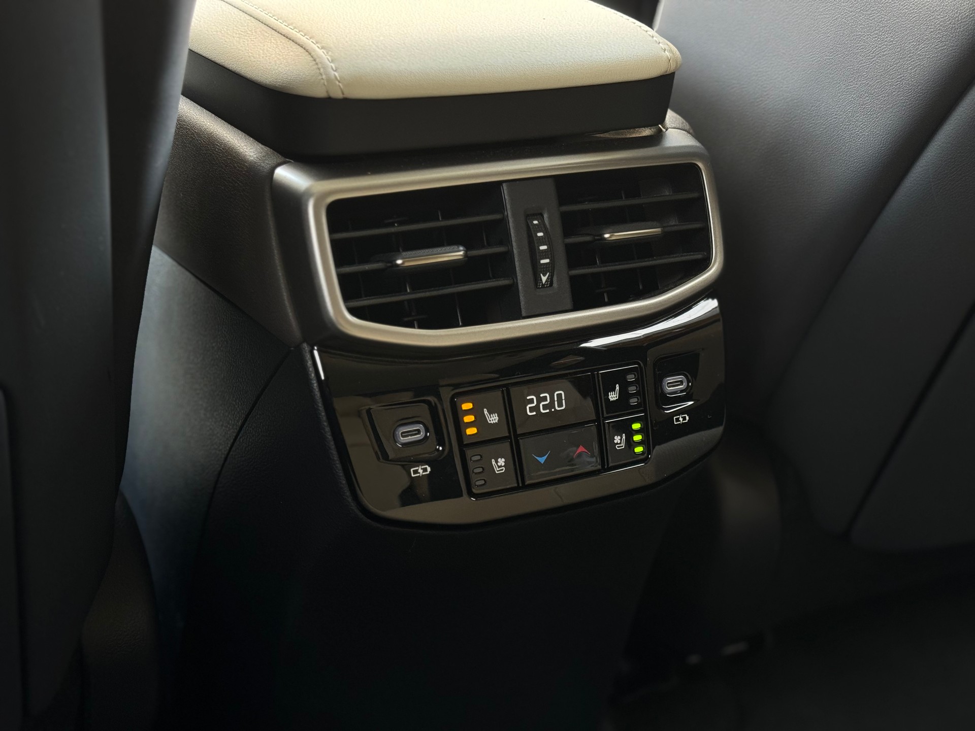 LEXUS RX 450h+ Ecxellence AWD CVT-image-13