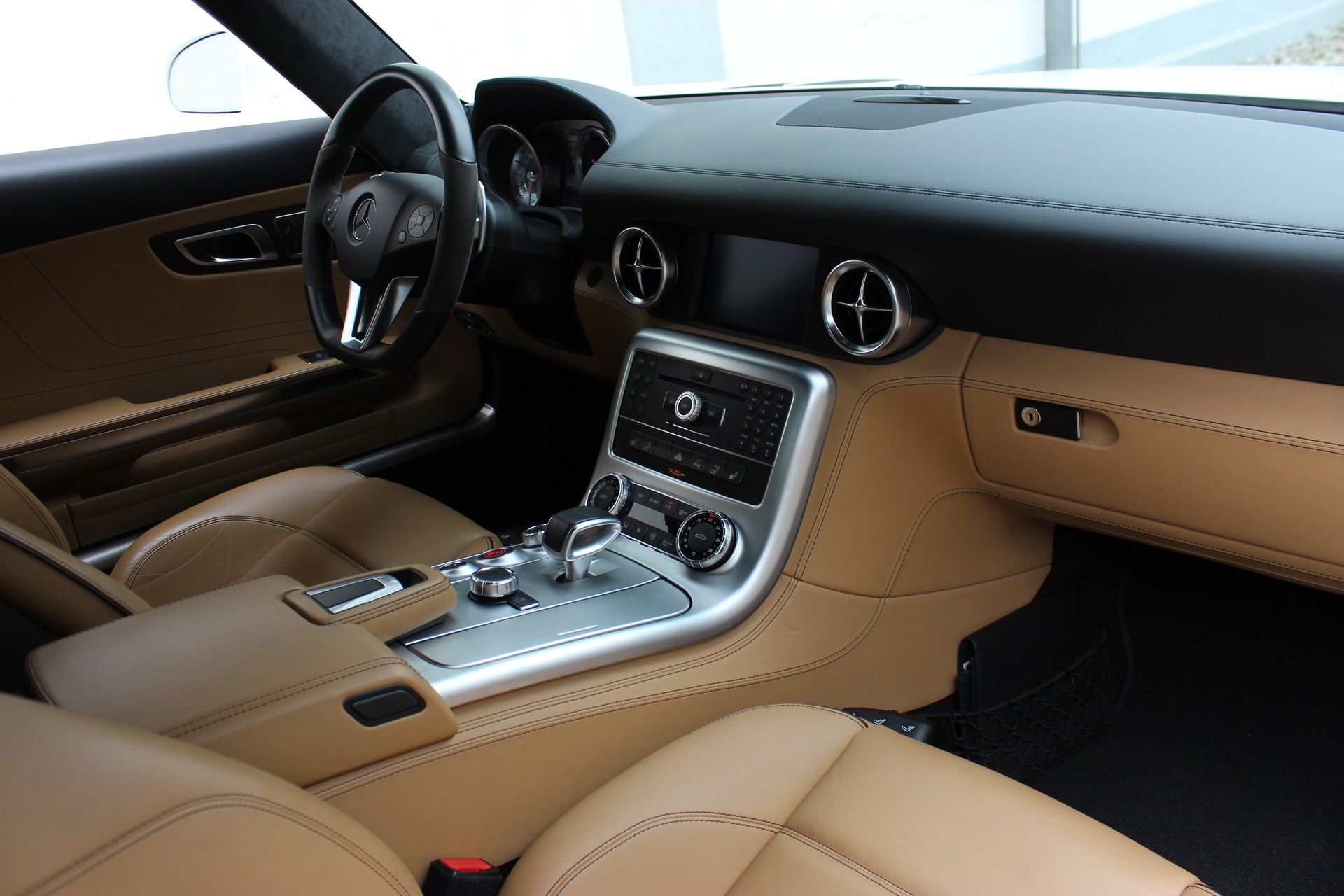 MERCEDES-BENZ SLS AMG Roadster-image-1