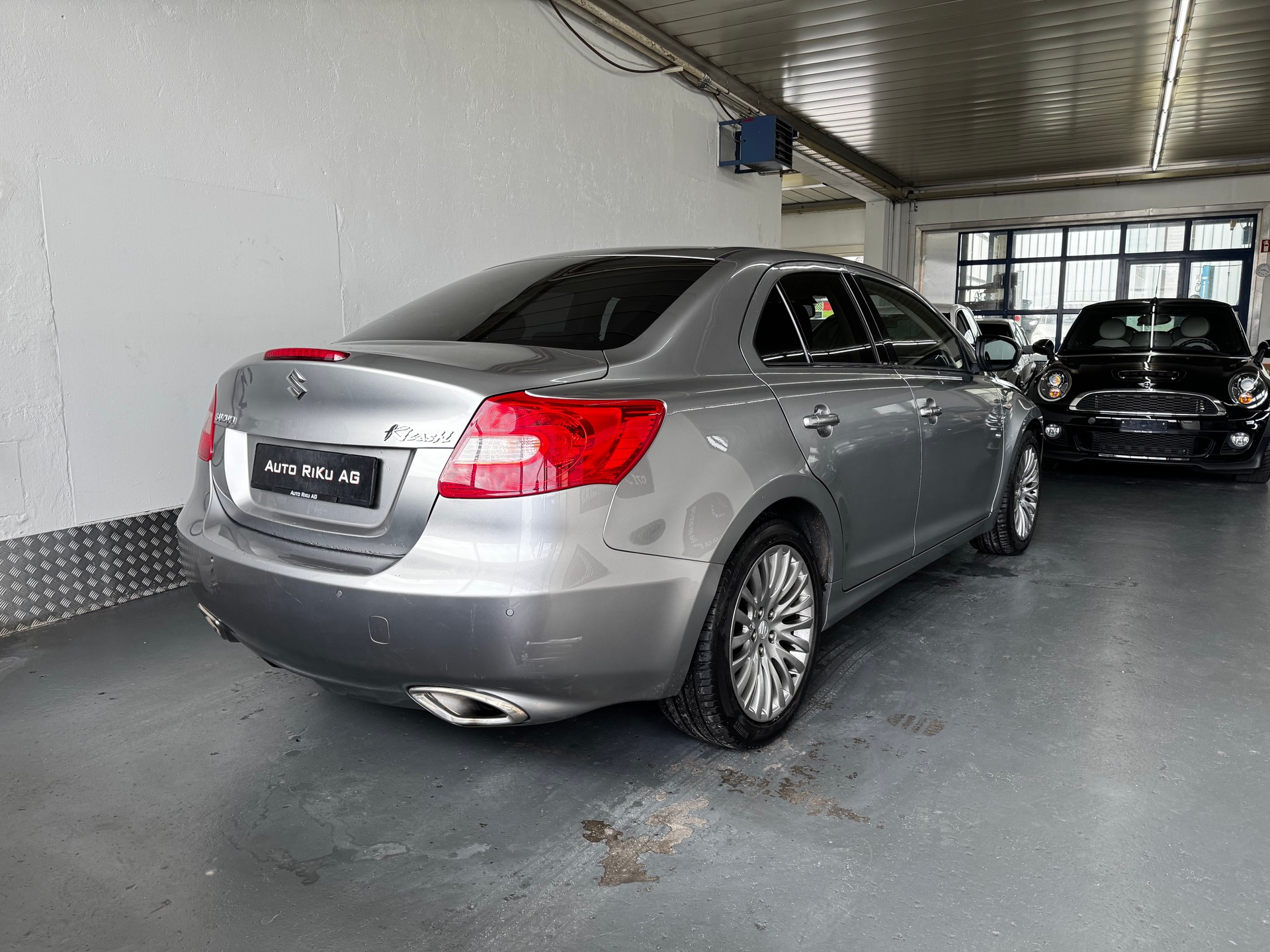 SUZUKI Kizashi 2.4 GL Top 4WD CVT-image-7