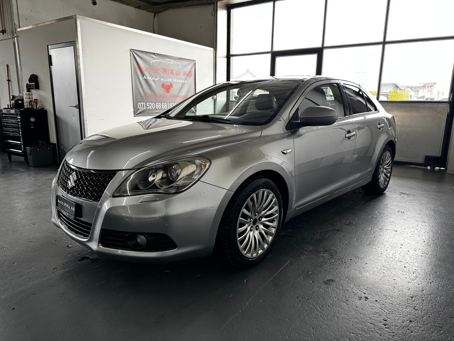 SUZUKI Kizashi 2.4 GL Top 4WD CVT-image-5