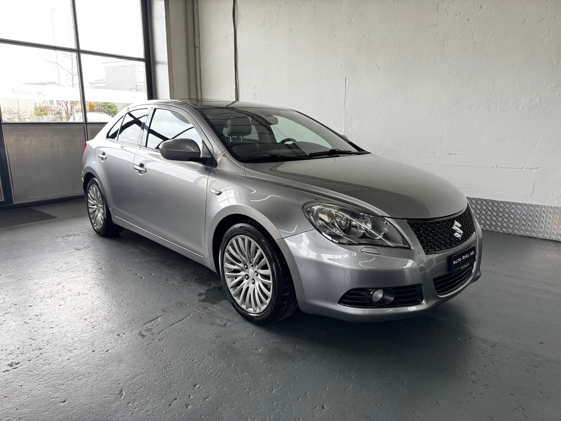 SUZUKI Kizashi 2.4 GL Top 4WD CVT-image-1