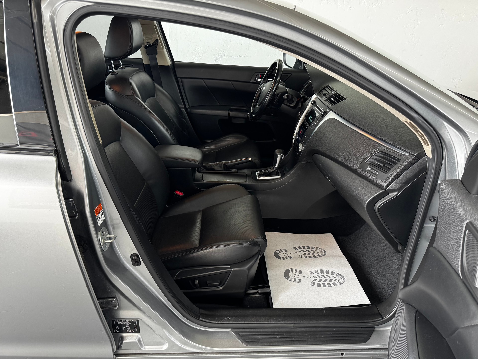 SUZUKI Kizashi 2.4 GL Top 4WD CVT-image-17