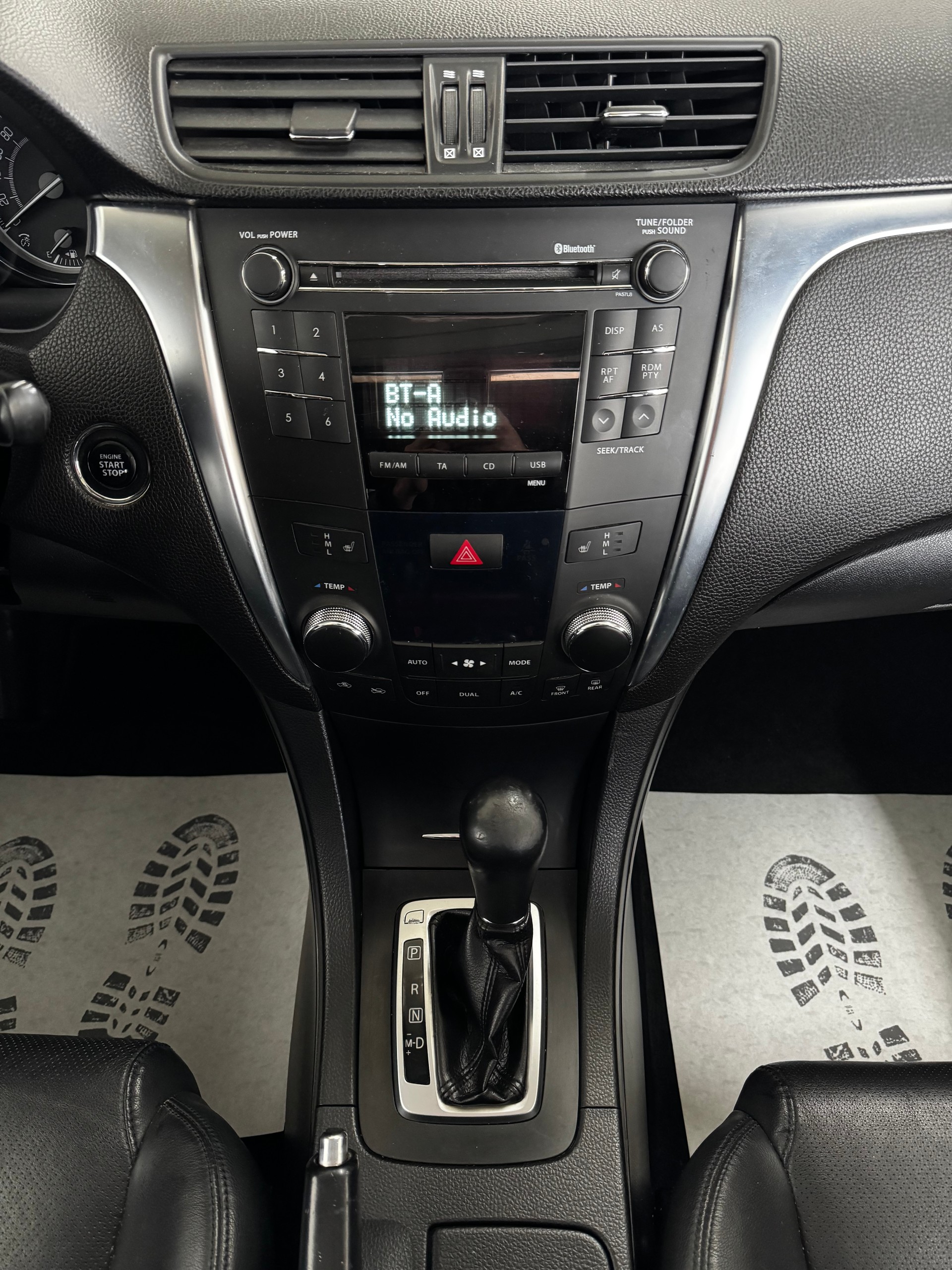 SUZUKI Kizashi 2.4 GL Top 4WD CVT-image-13