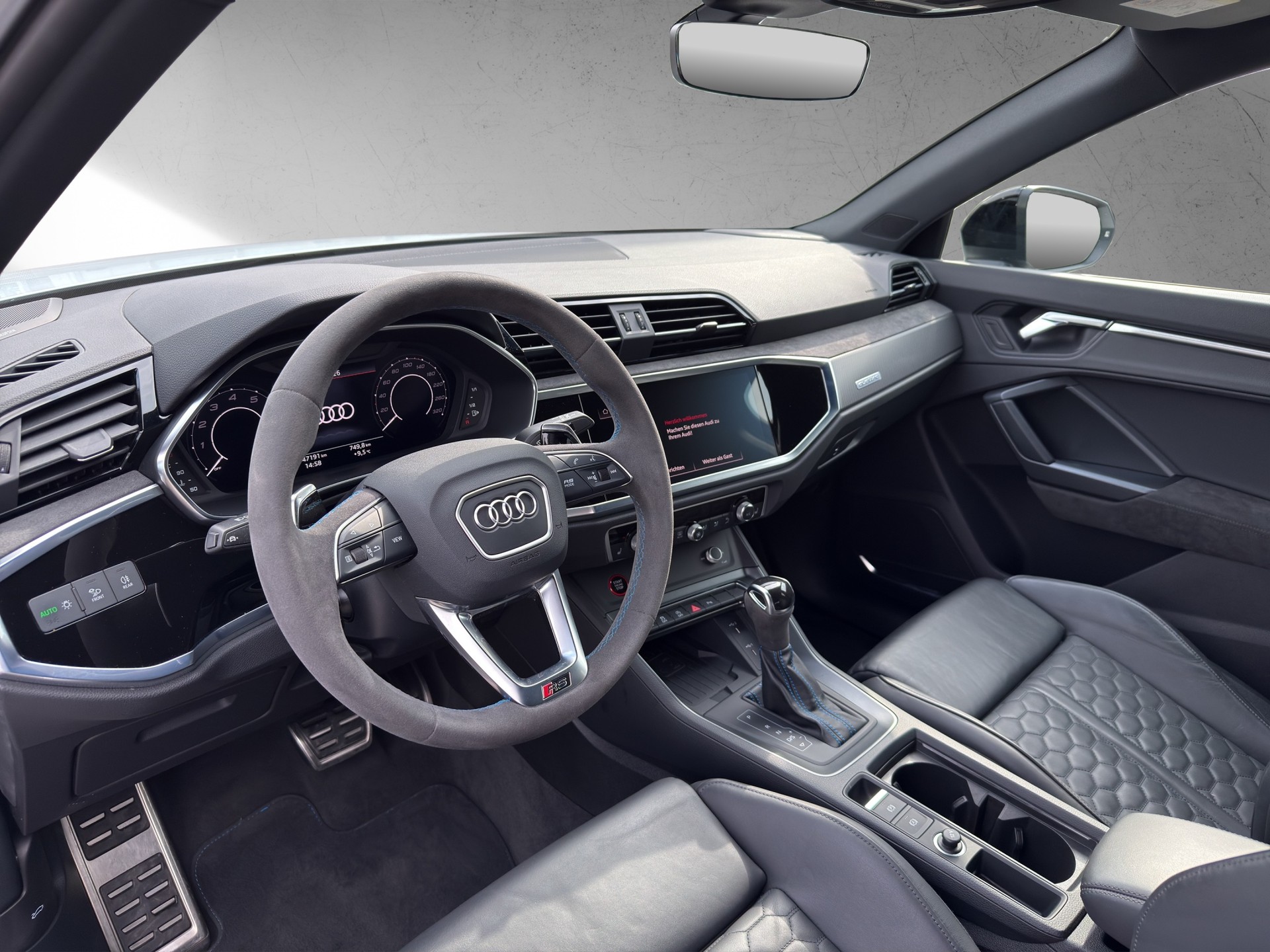 AUDI RS Q3 2.5 TFSI quattro S tronic-image-5