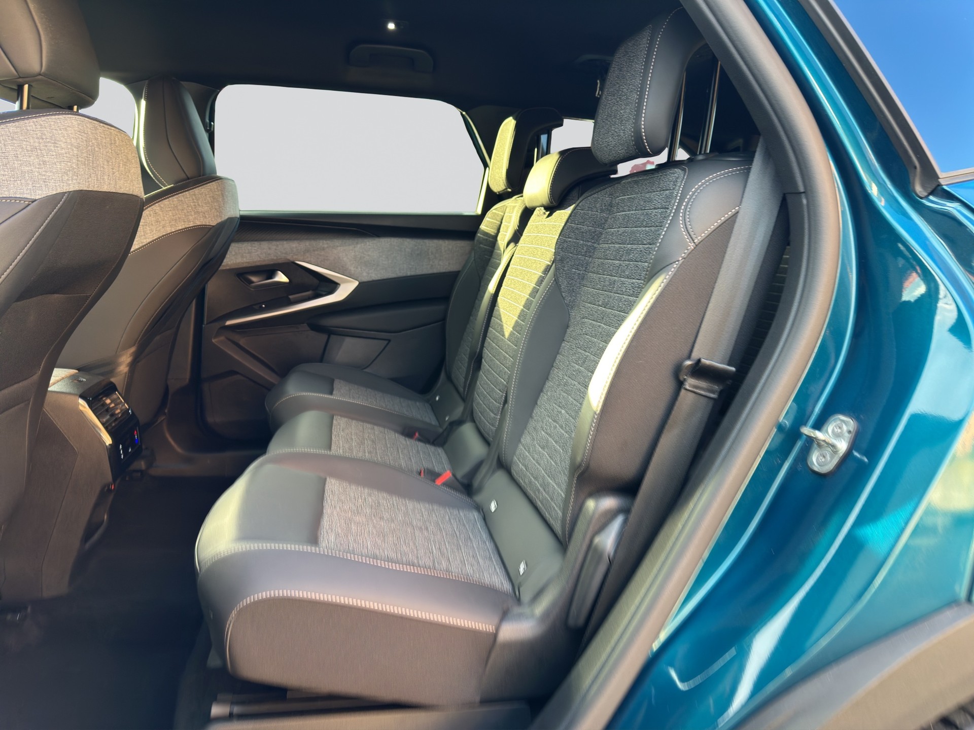 PEUGEOT 5008 145 Hybrid 7Pl. Allure-image-7