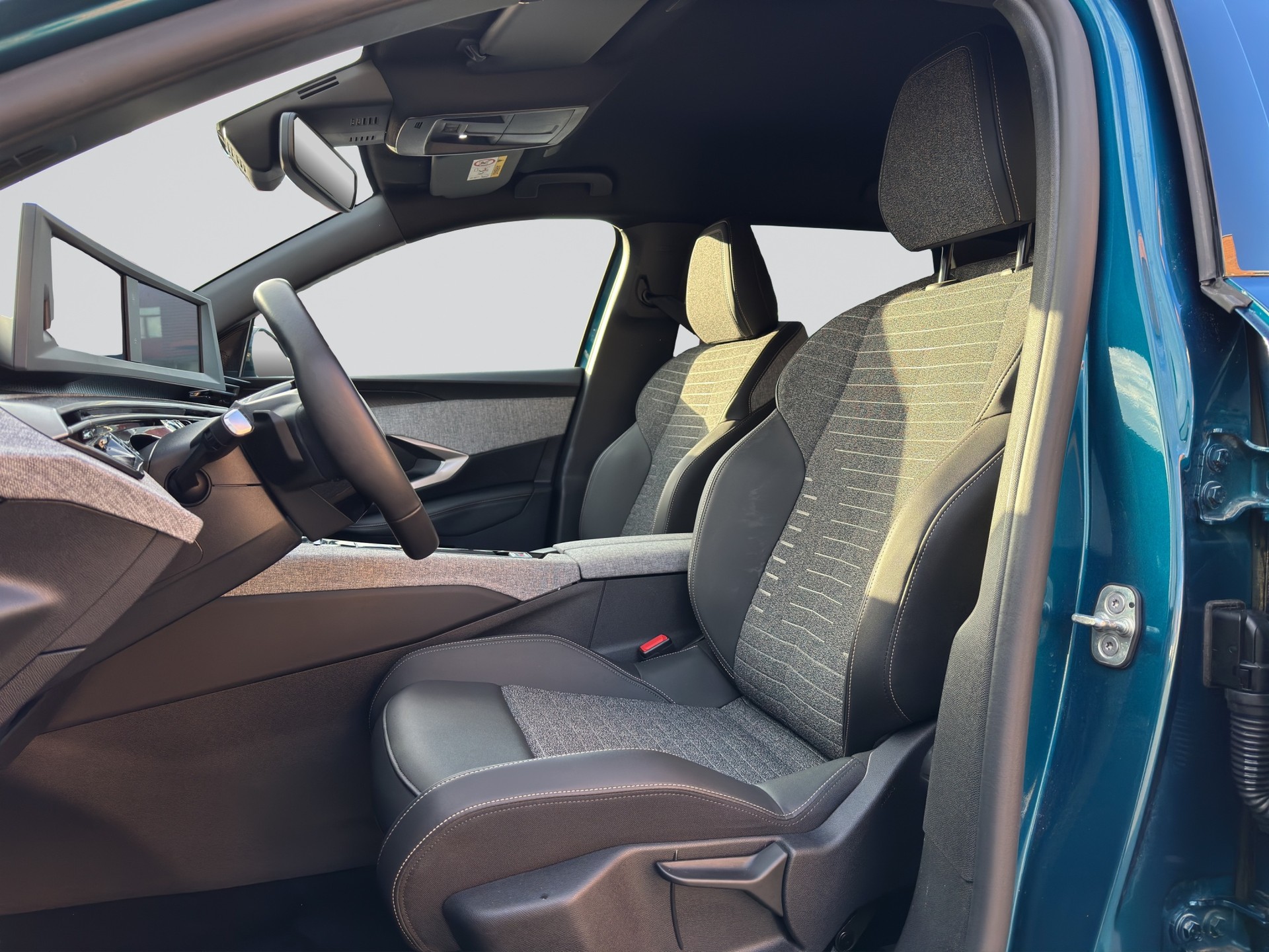 PEUGEOT 5008 145 Hybrid 7Pl. Allure-image-5
