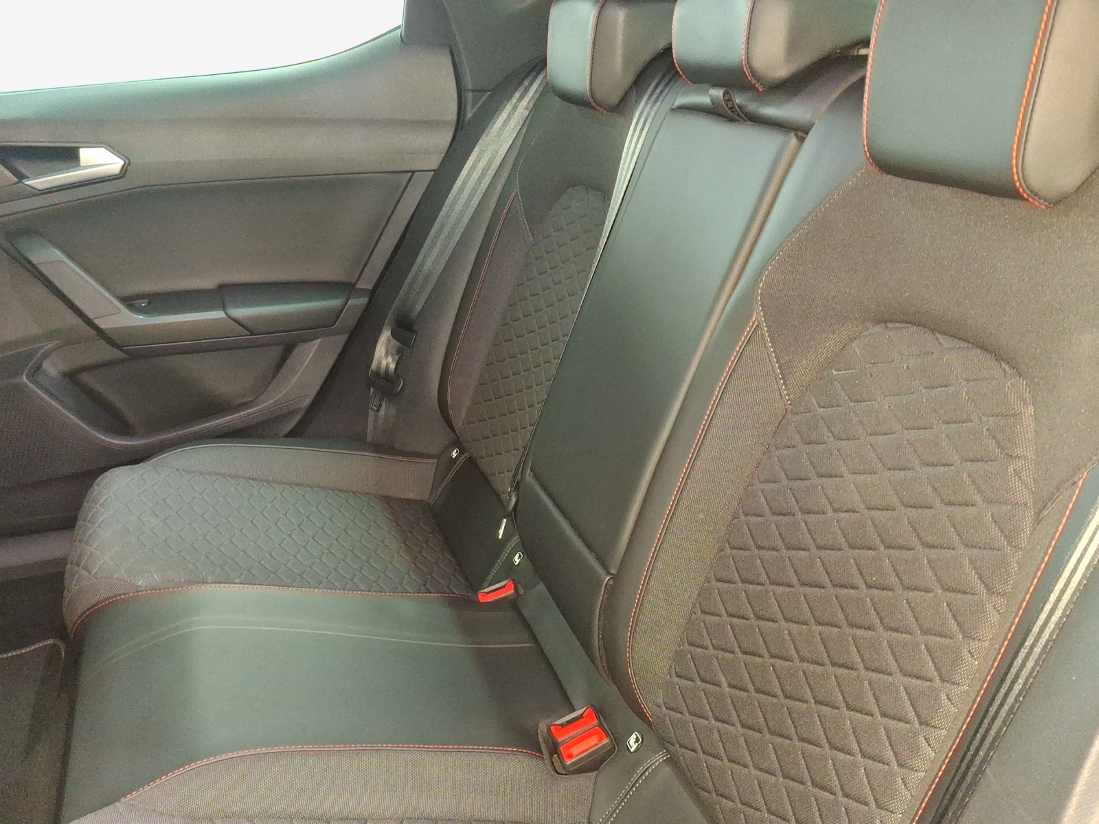 SEAT Leon 1.5 eTSI mHEV DSG FR-image-11
