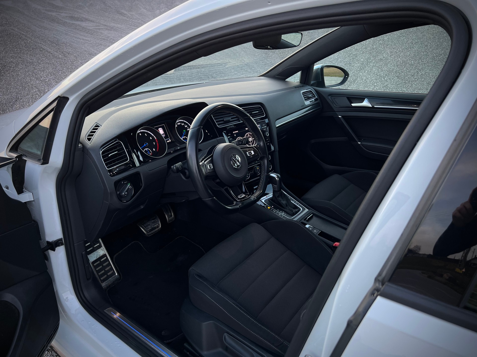 VW 2.0 TSI R 4Motion DSG-image-8