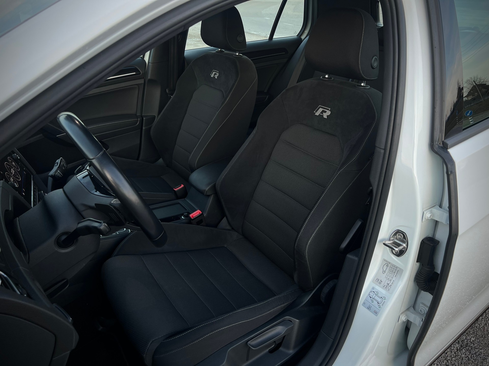 VW 2.0 TSI R 4Motion DSG-image-9