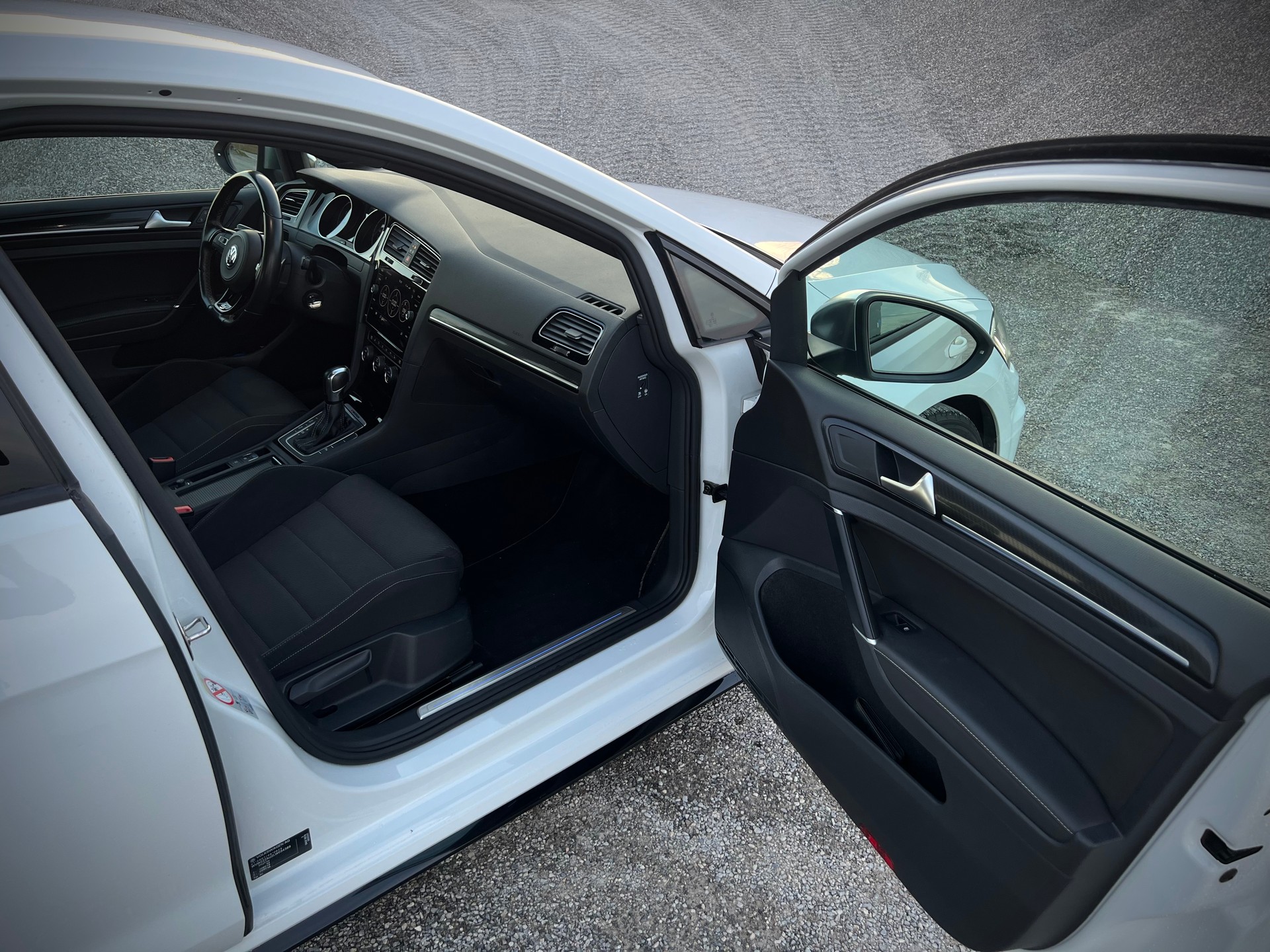 VW 2.0 TSI R 4Motion DSG-image-10