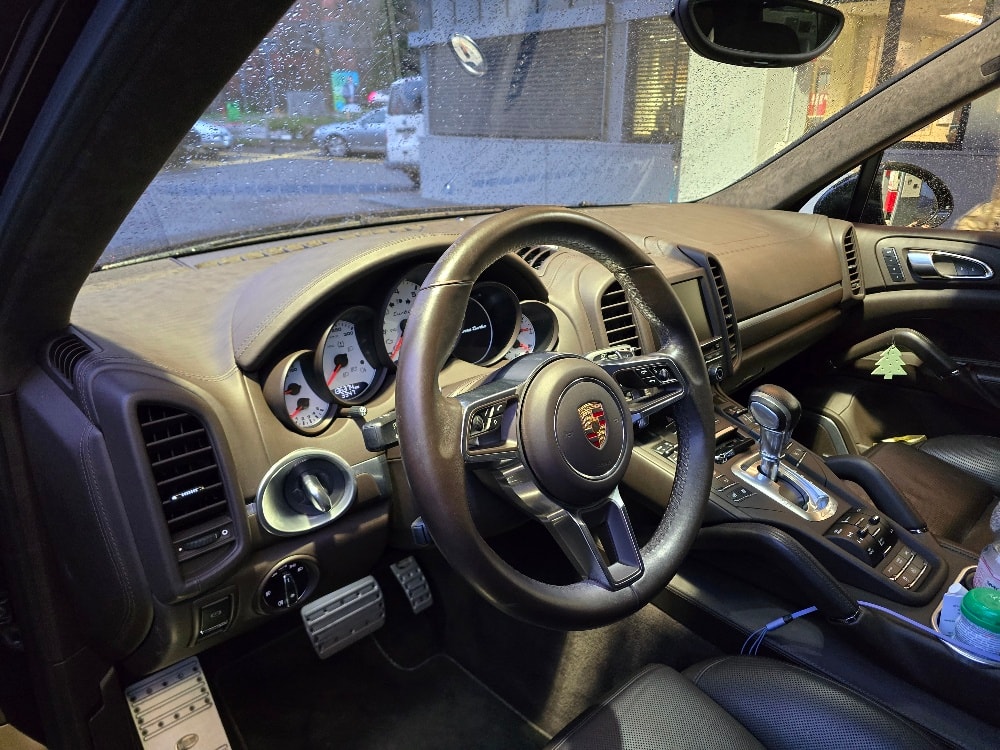 PORSCHE Cayenne Turbo-image-6