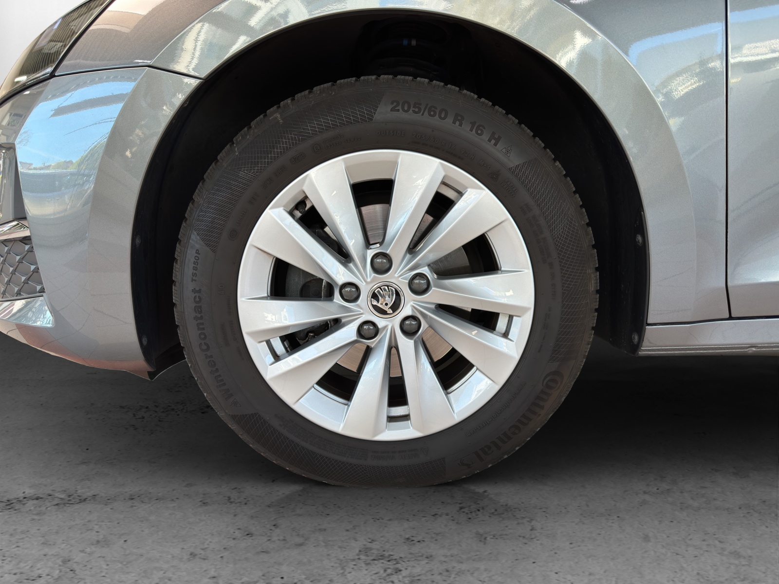 SKODA Octavia Combi 2.0 TDI DSG Selection-image-12