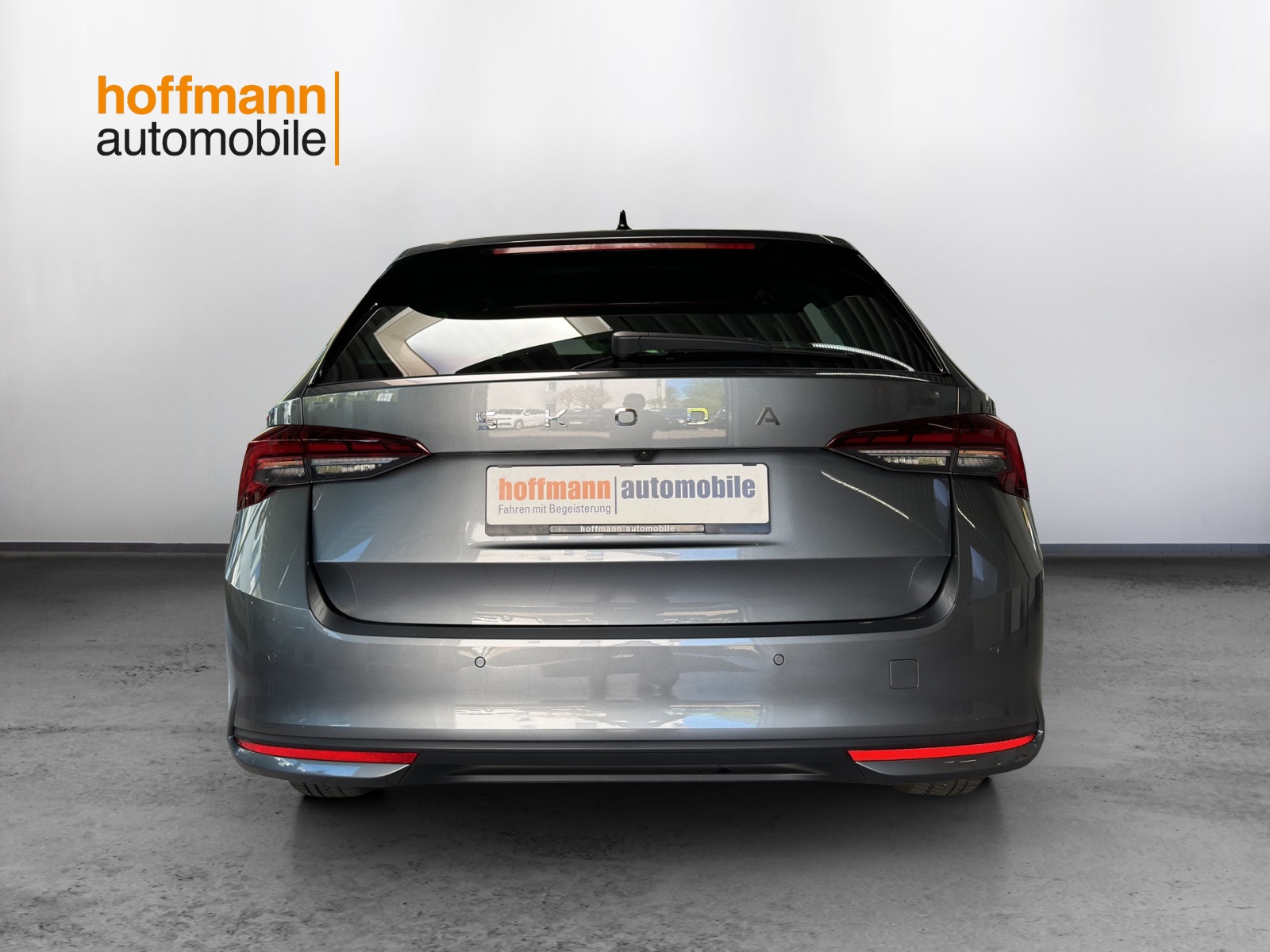 SKODA Octavia Combi 2.0 TDI DSG Selection-image-4