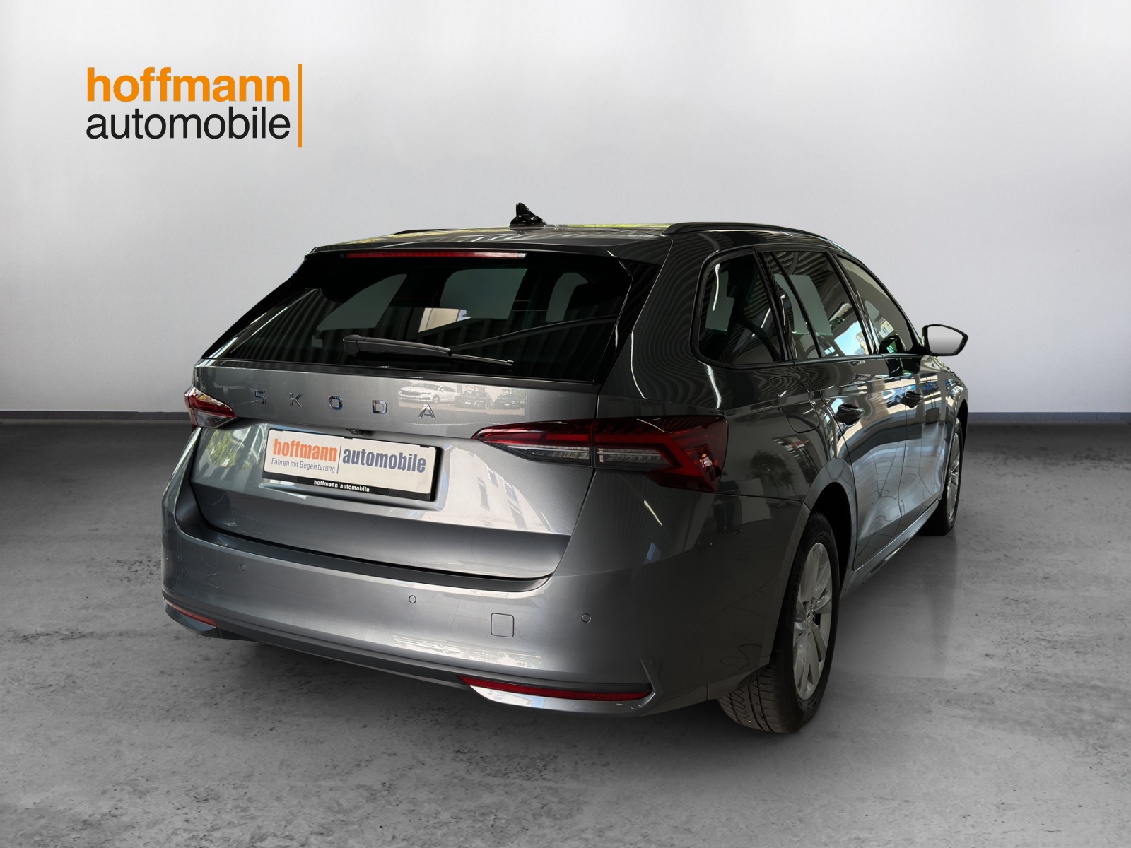 SKODA Octavia Combi 2.0 TDI DSG Selection-image-3