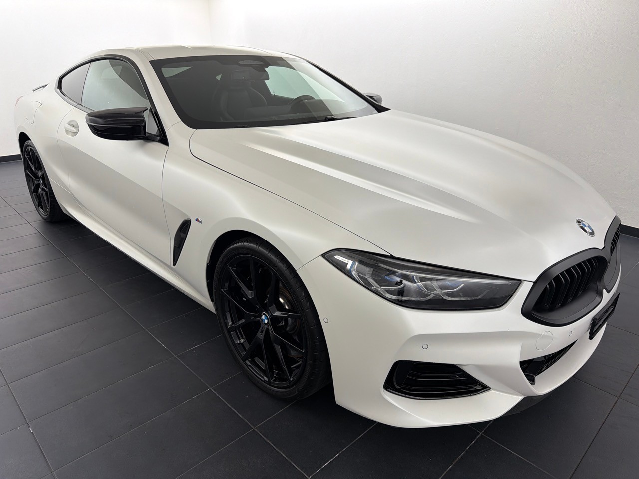 BMW M850i xDrive-showroom-element-3