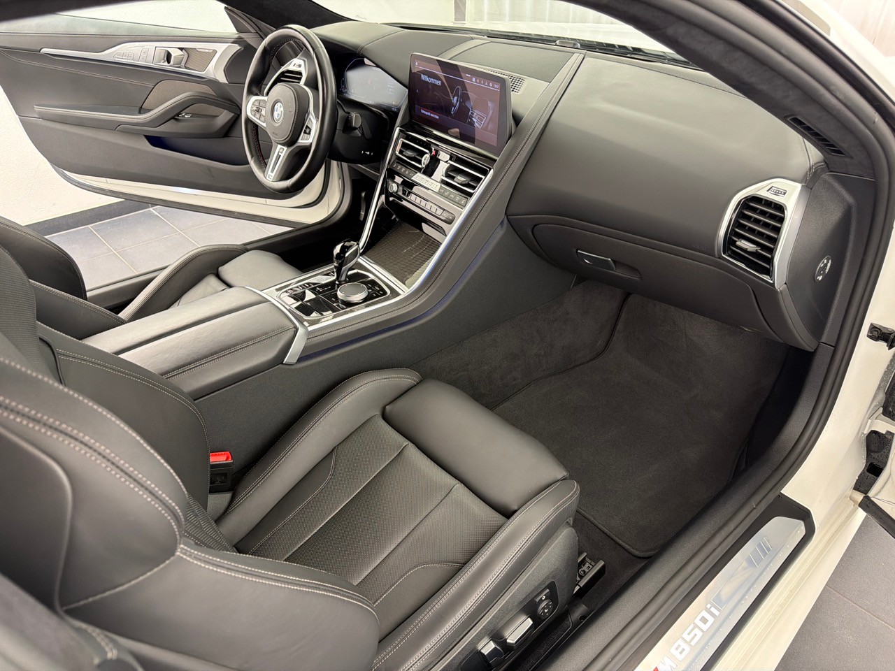 BMW M850i xDrive-image-8
