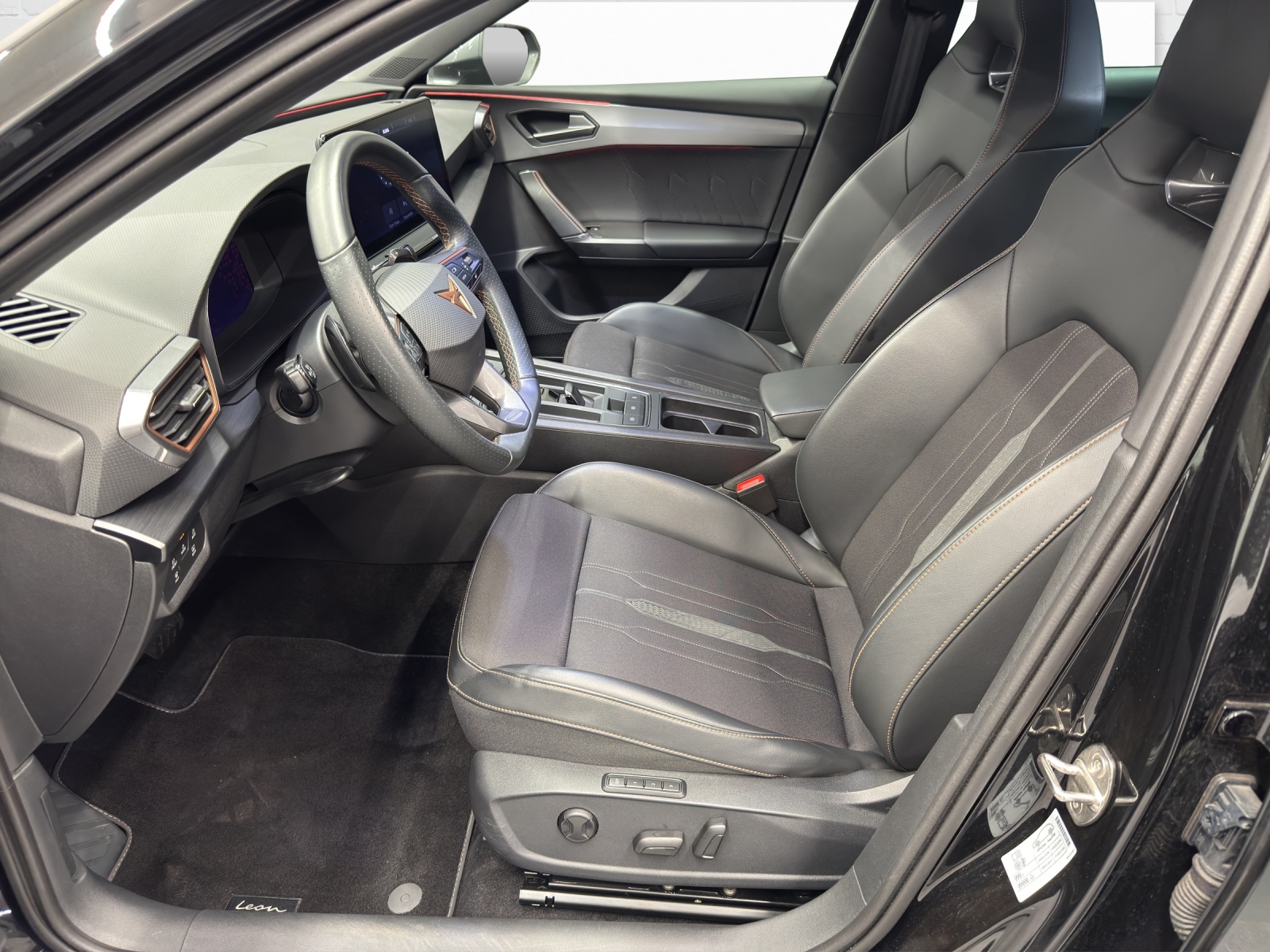 CUPRA Leon ST 1.5 eTSI DSG-image-6