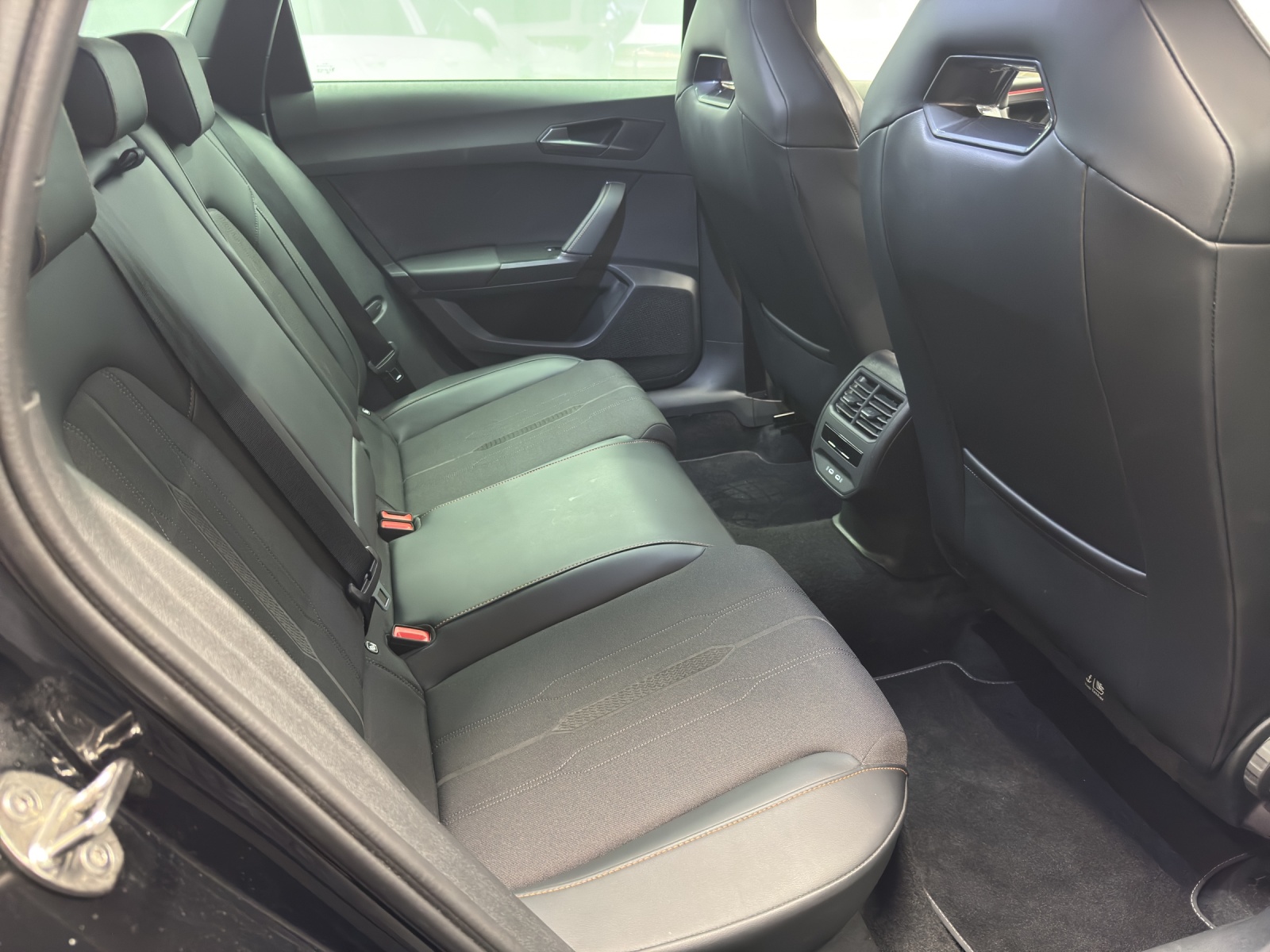 CUPRA Leon ST 1.5 eTSI DSG-image-9