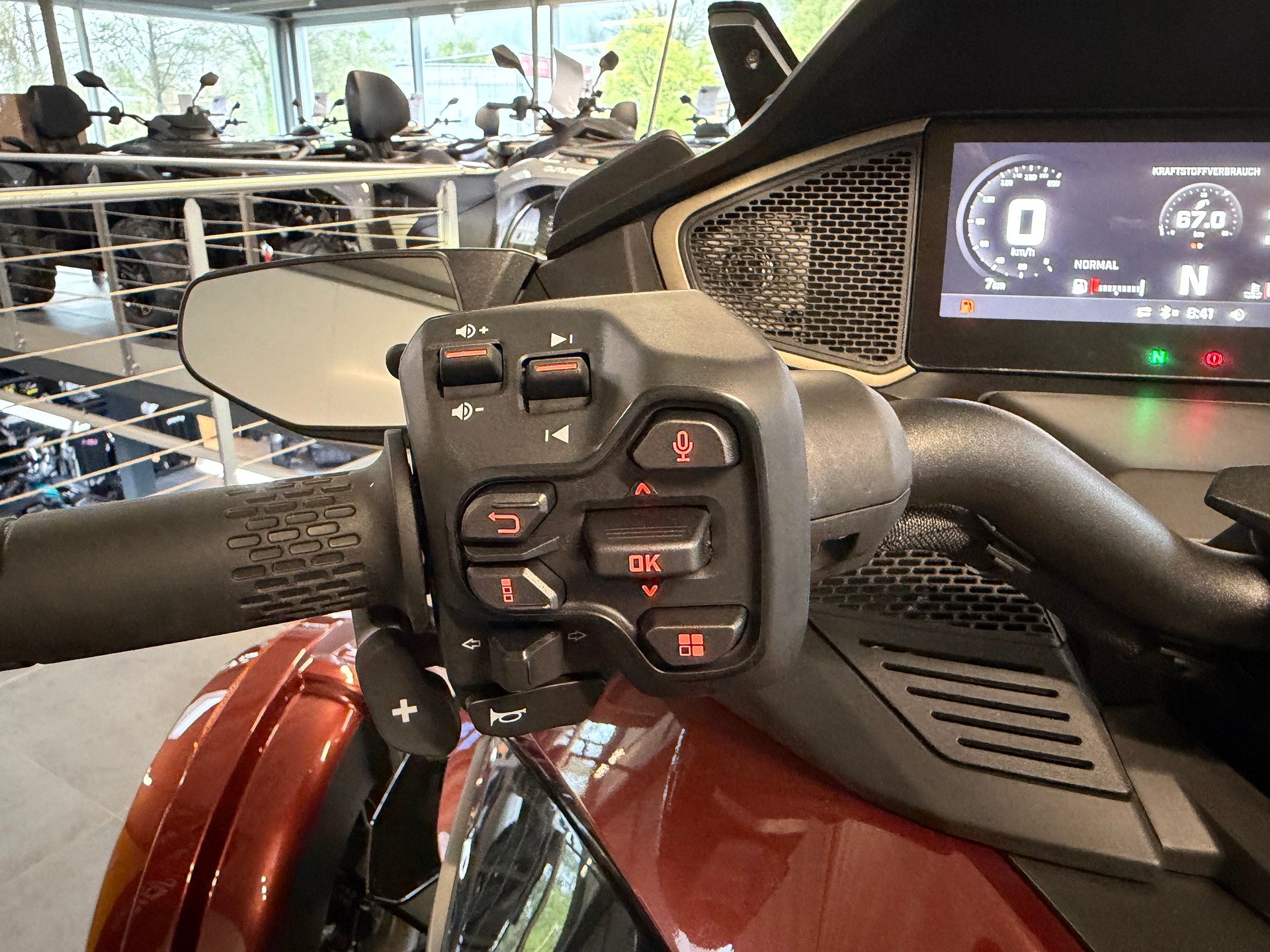 CAN-AM Spyder RT Sea to Sky-image-5