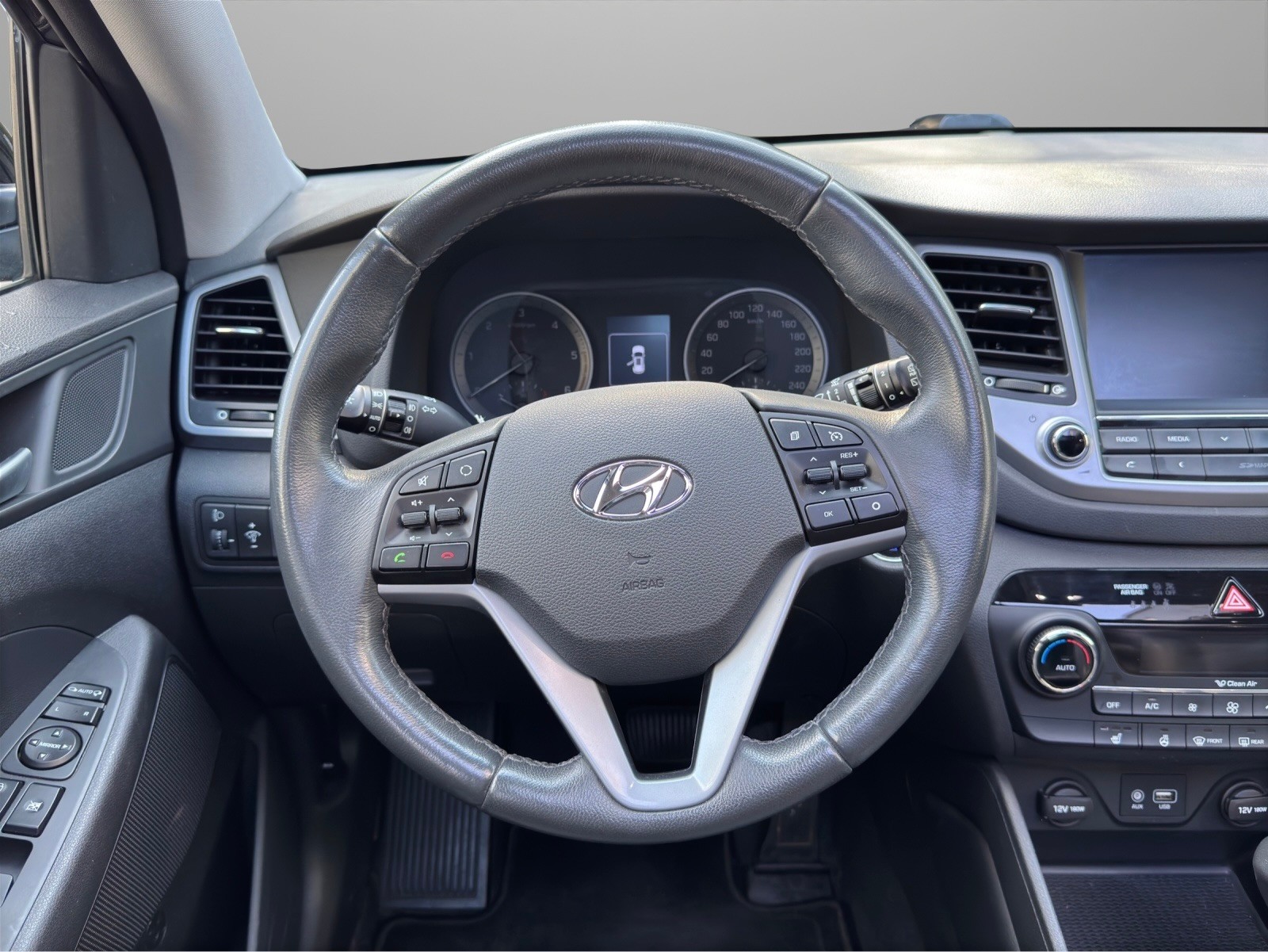 HYUNDAI Tucson 2.0 CRDI Vertex 4WD Automatic-image-9