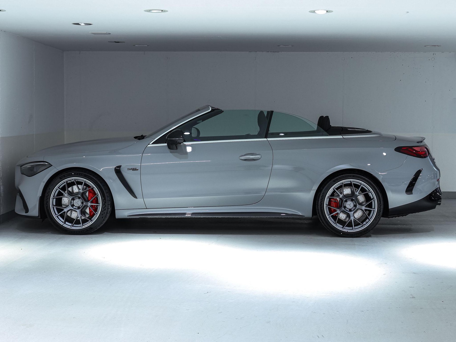 MERCEDES-BENZ CLE 53 AMG 4MATIC+ Cabriolet-image-4