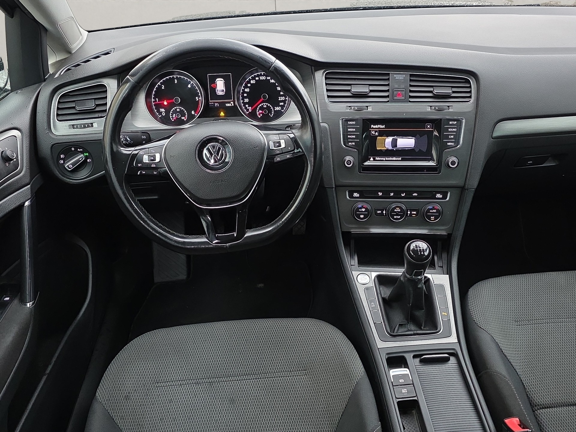 VW Golf Variant 2.0 TDI Comfortline-image-10