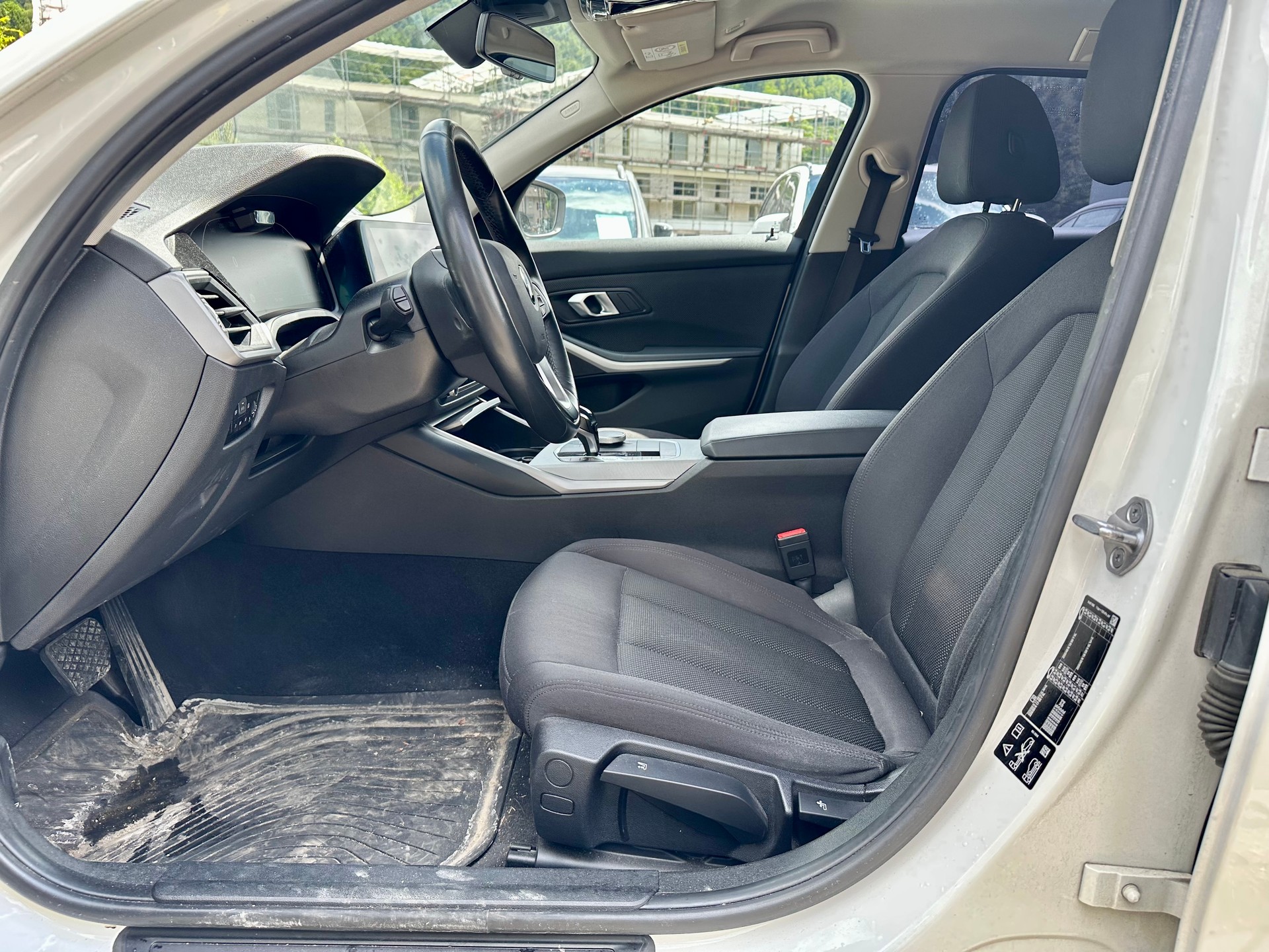 BMW 320d xDrive Touring Steptronic-image-9