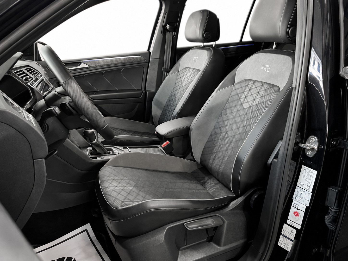VW Tiguan 2.0 TDI SCR R-Line 4Motion DSG * Black Style * Panorama * IQ-Light *-image-10