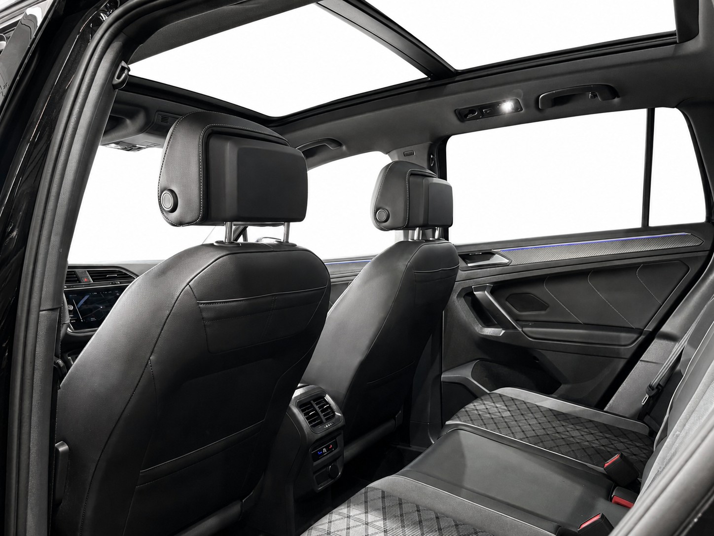 VW Tiguan 2.0 TDI SCR R-Line 4Motion DSG * Black Style * Panorama * IQ-Light *-image-12