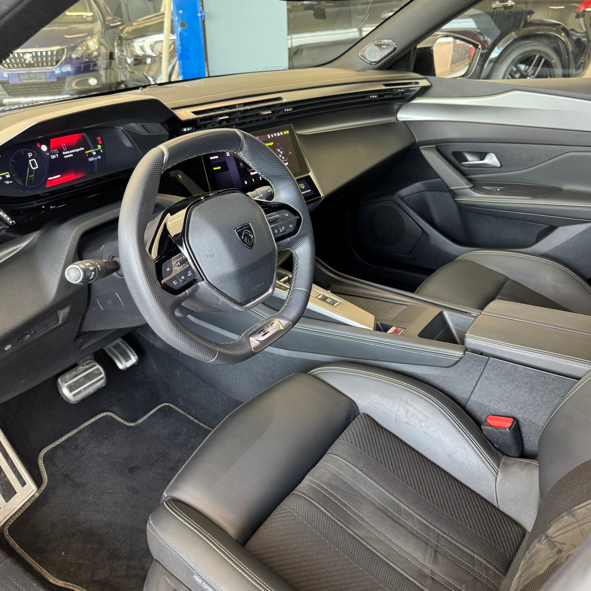 PEUGEOT 308 1.5 BlueHDI GT EAT8-image-15