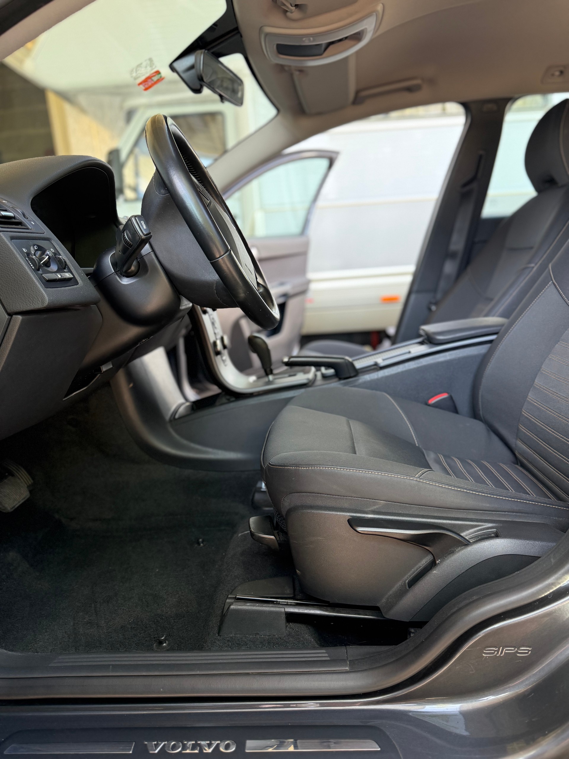 VOLVO 2.0 D3 Kinetic-image-3