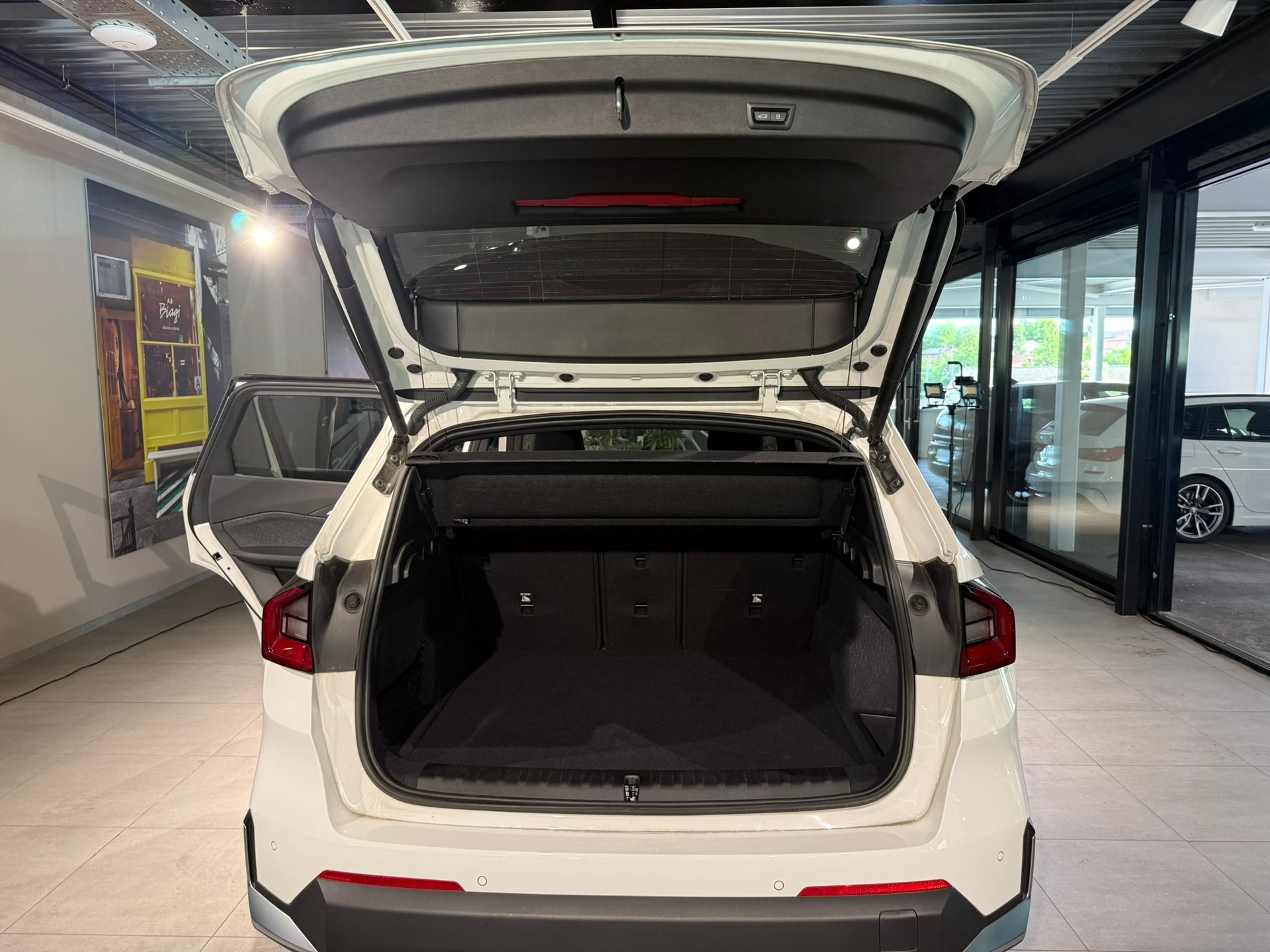 BMW X1 sDrive 18i-image-11