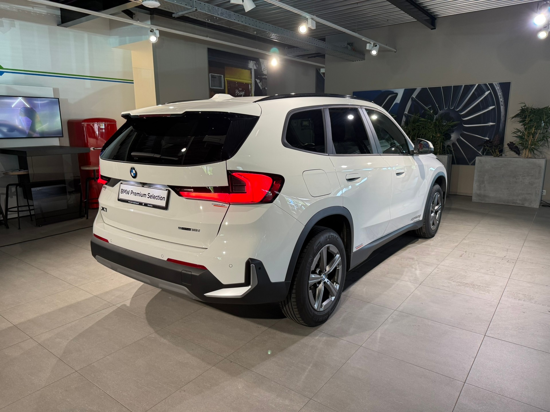 BMW X1 sDrive 18i-image-4
