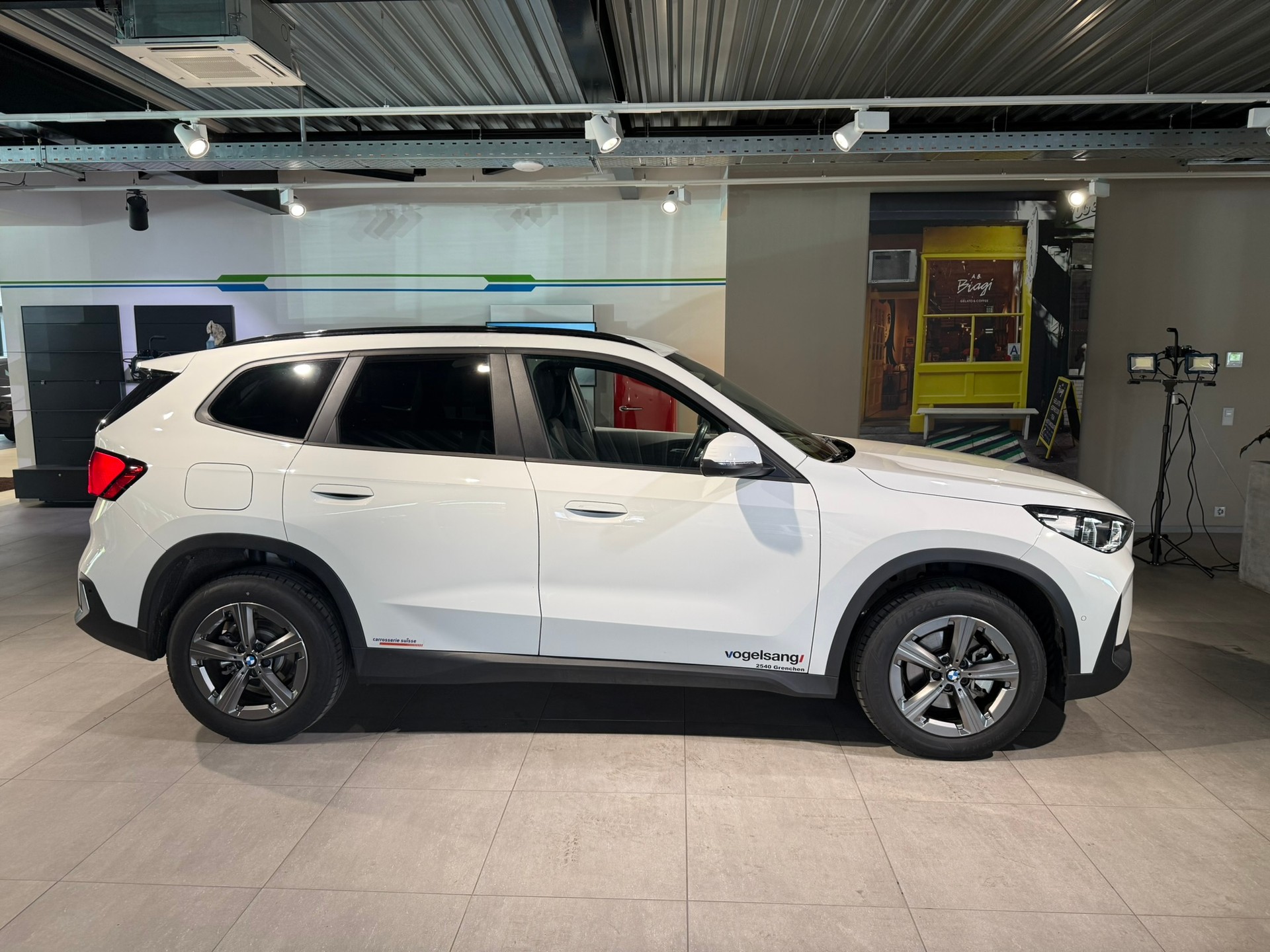 BMW X1 sDrive 18i-image-5