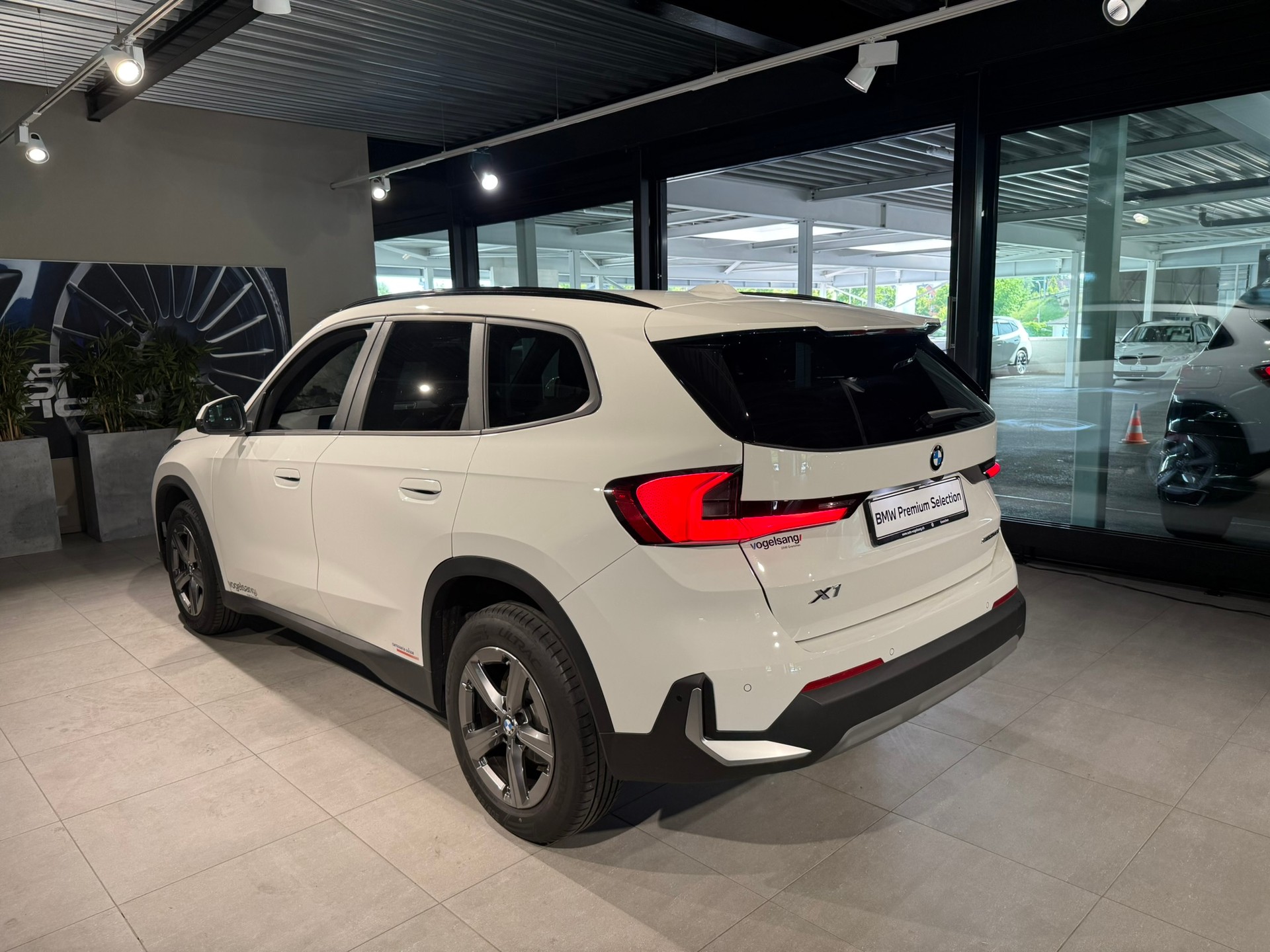 BMW X1 sDrive 18i-showroom-element-2
