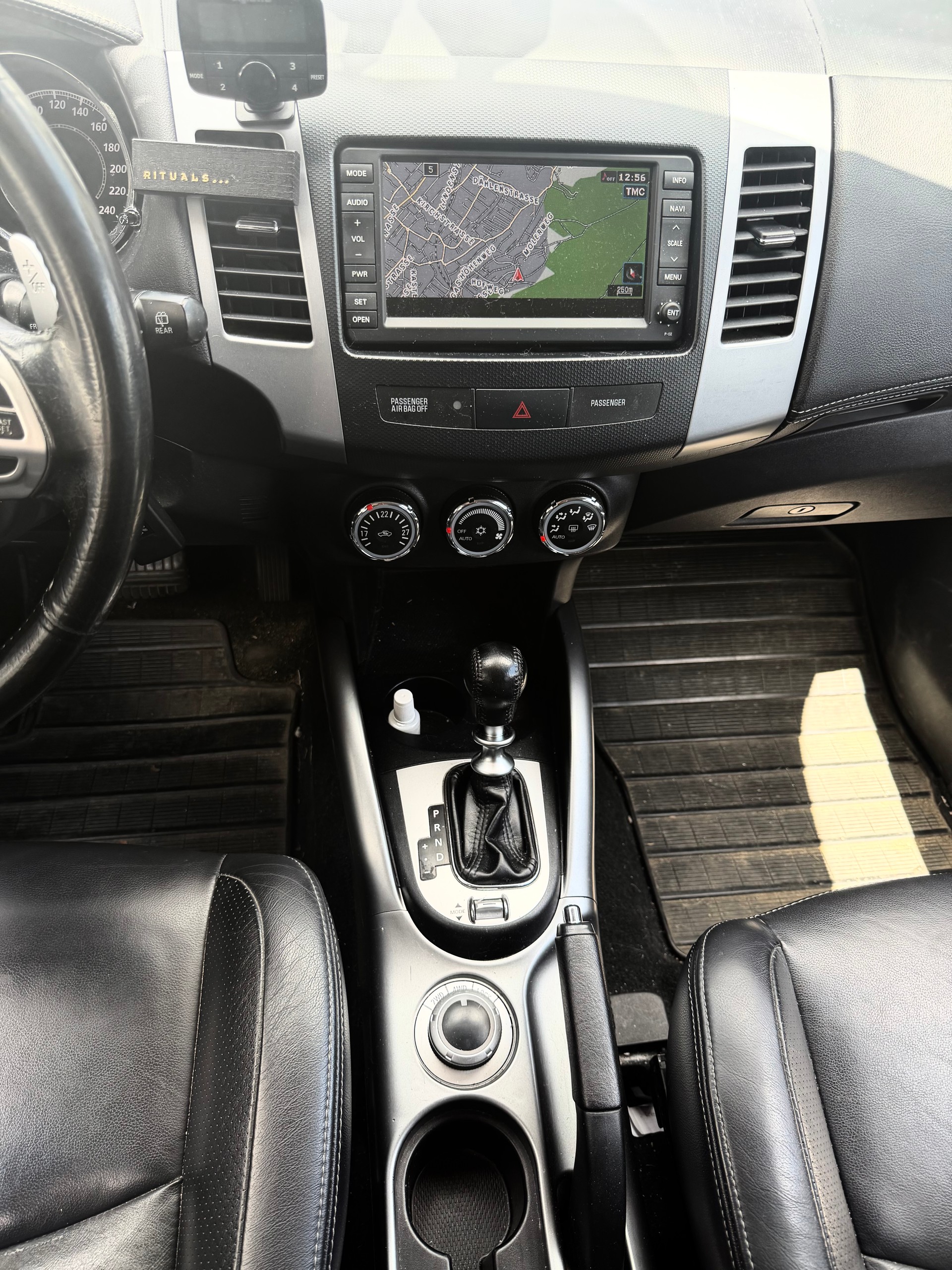 PEUGEOT 4007 2.2 HDi Platinum Edition-image-9