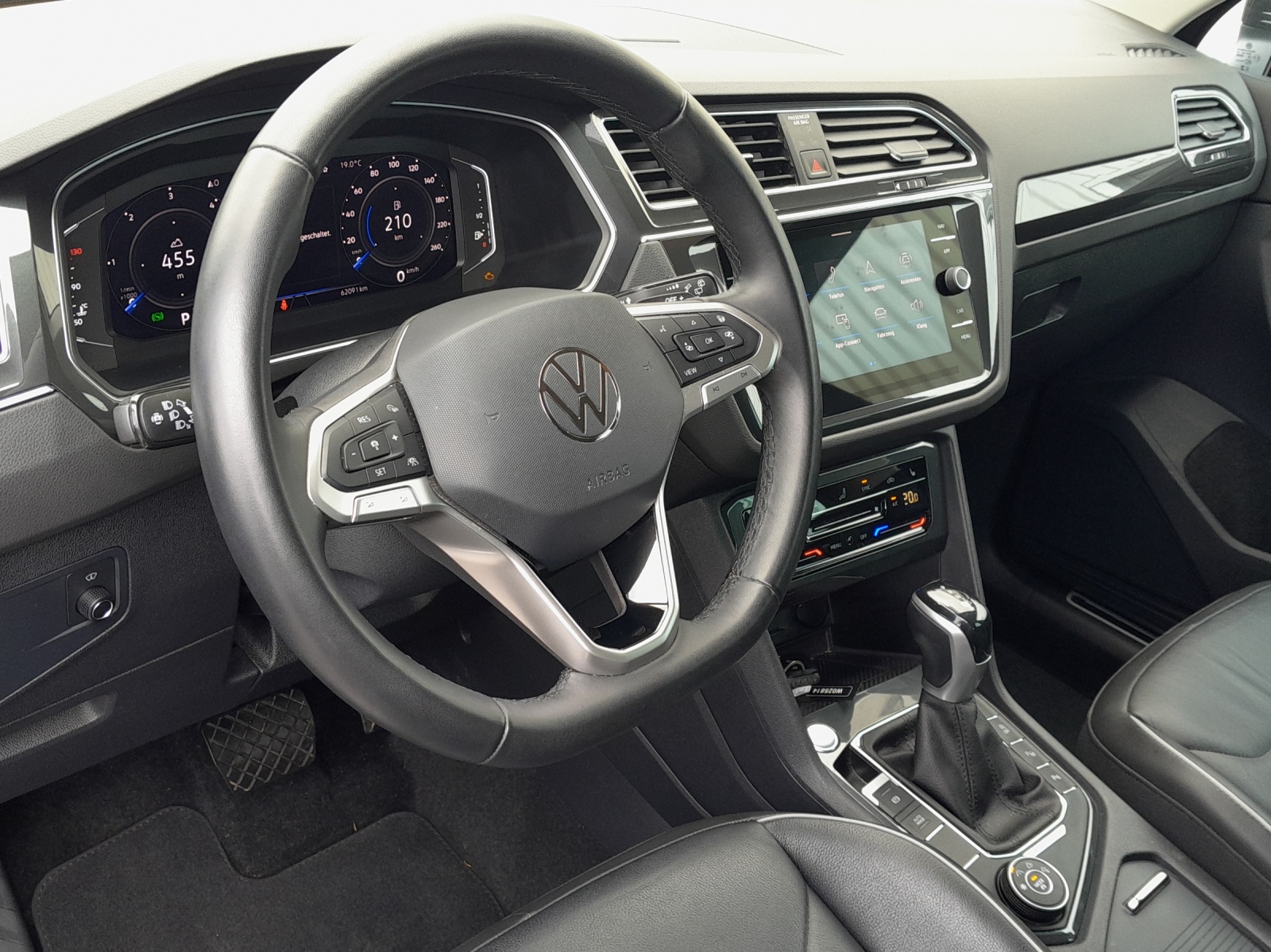 VW Tiguan 2.0 TDI SCR Elegance 4Motion DSG-image-7