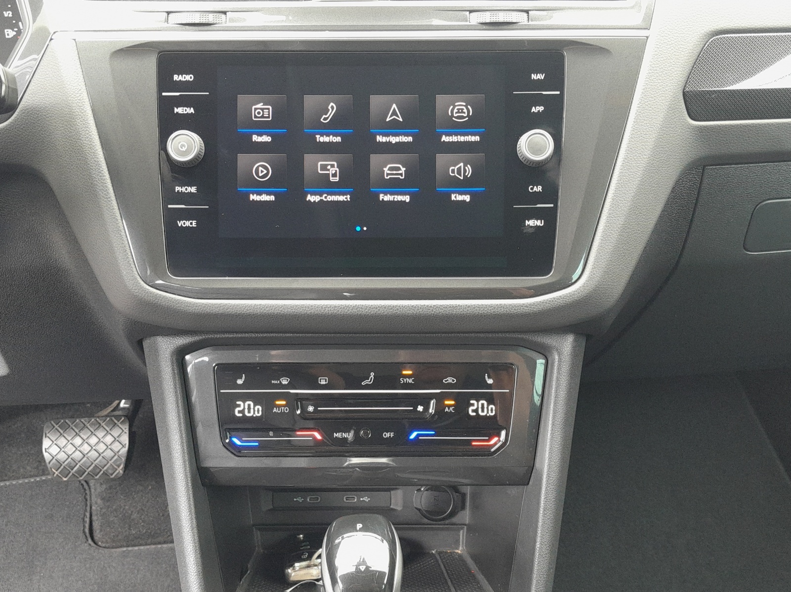 VW Tiguan 2.0 TDI SCR Elegance 4Motion DSG-image-10