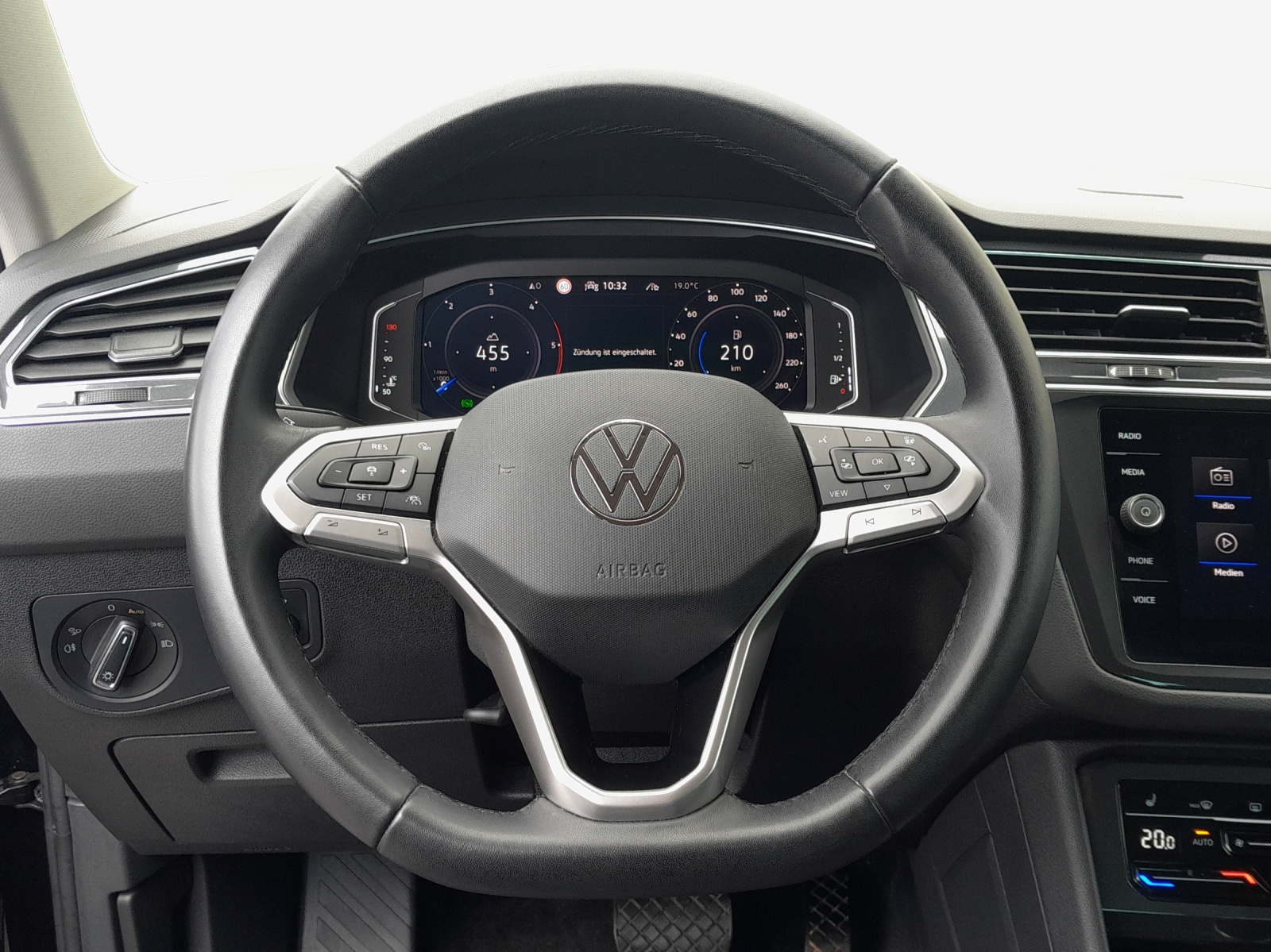 VW Tiguan 2.0 TDI SCR Elegance 4Motion DSG-image-9