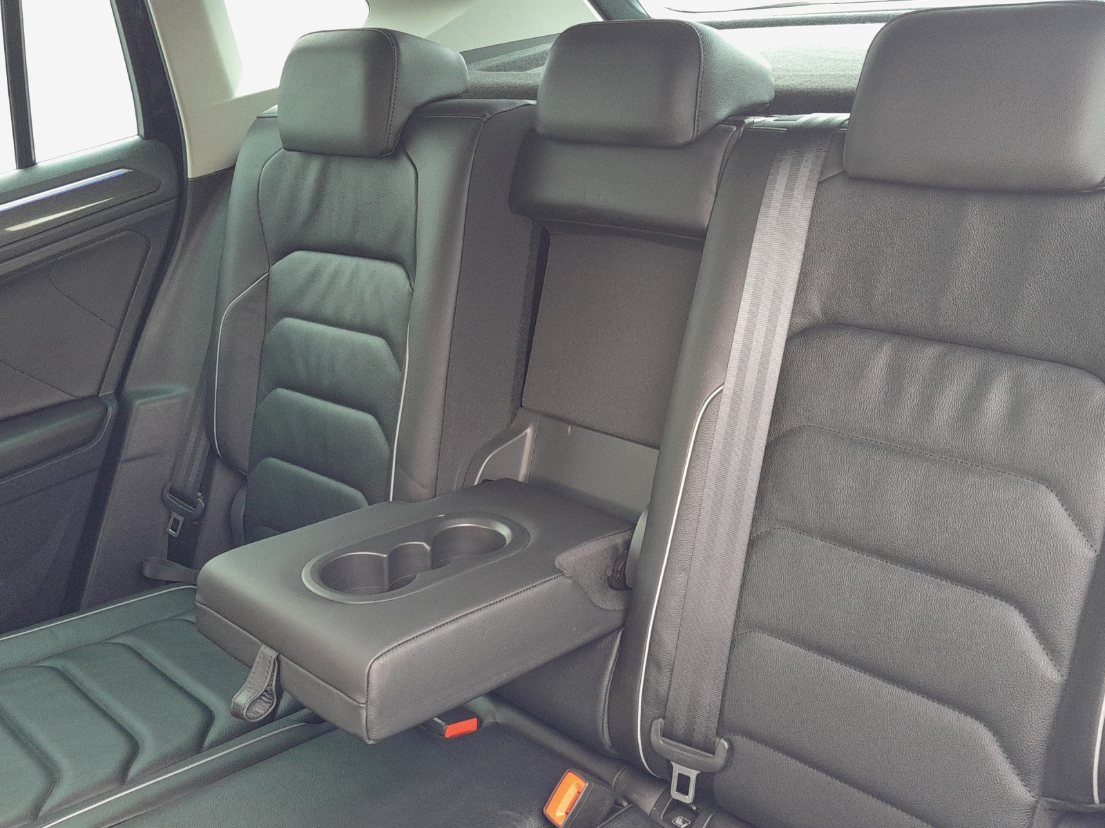 VW Tiguan 2.0 TDI SCR Elegance 4Motion DSG-image-11