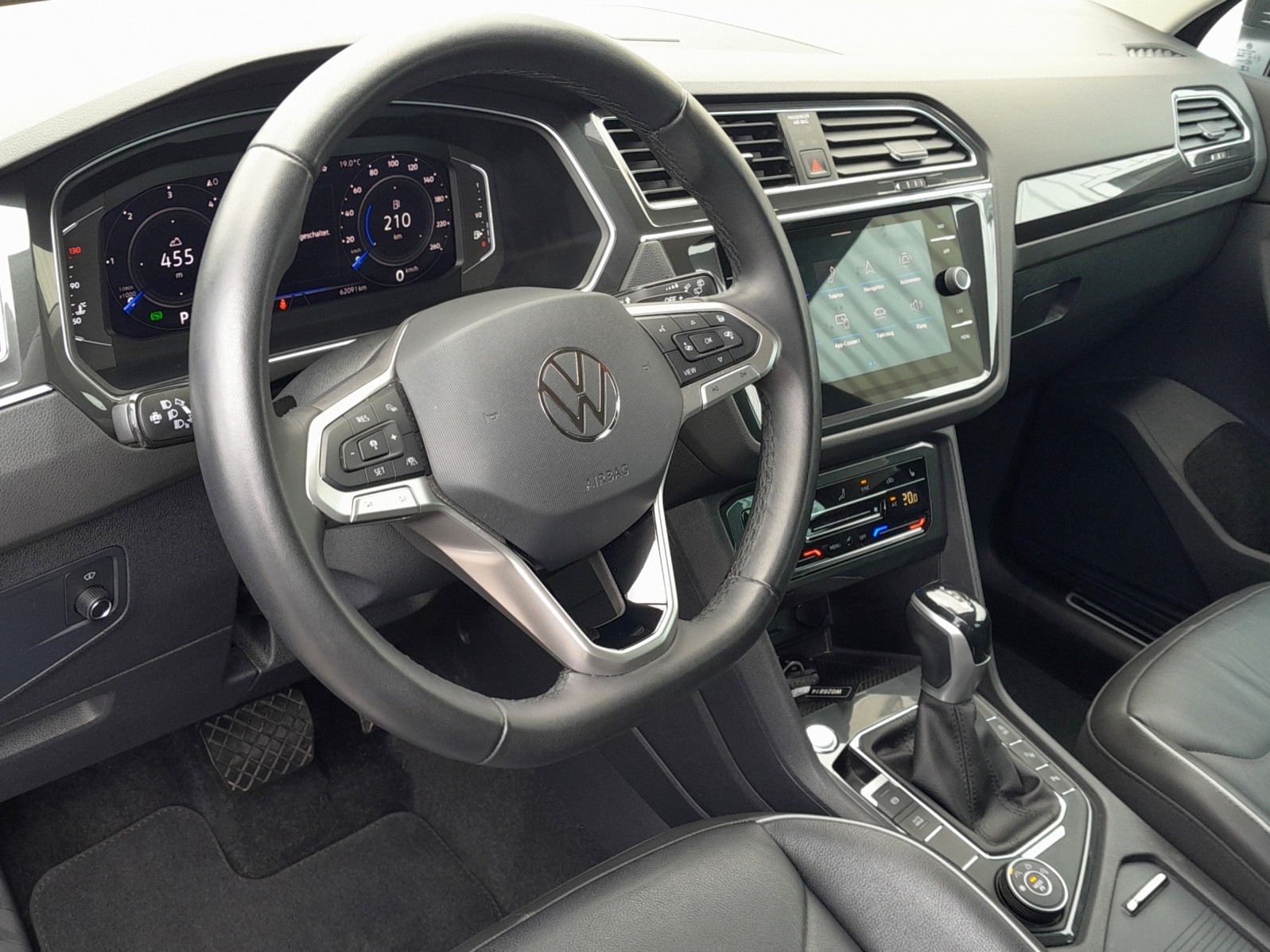 VW Tiguan 2.0 TDI SCR Elegance 4Motion DSG-image-7