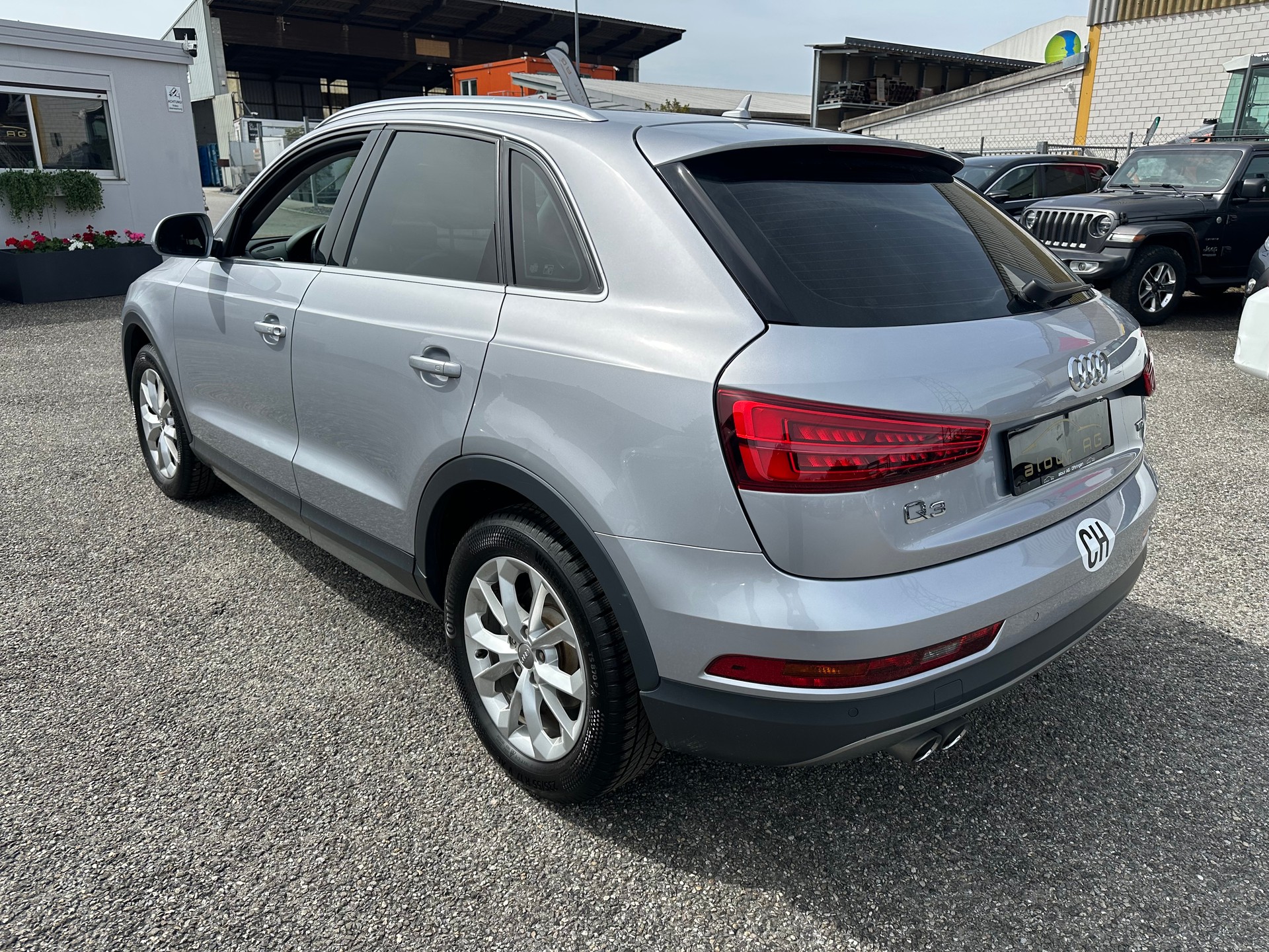 AUDI Q3 2.0 TDI-image-8
