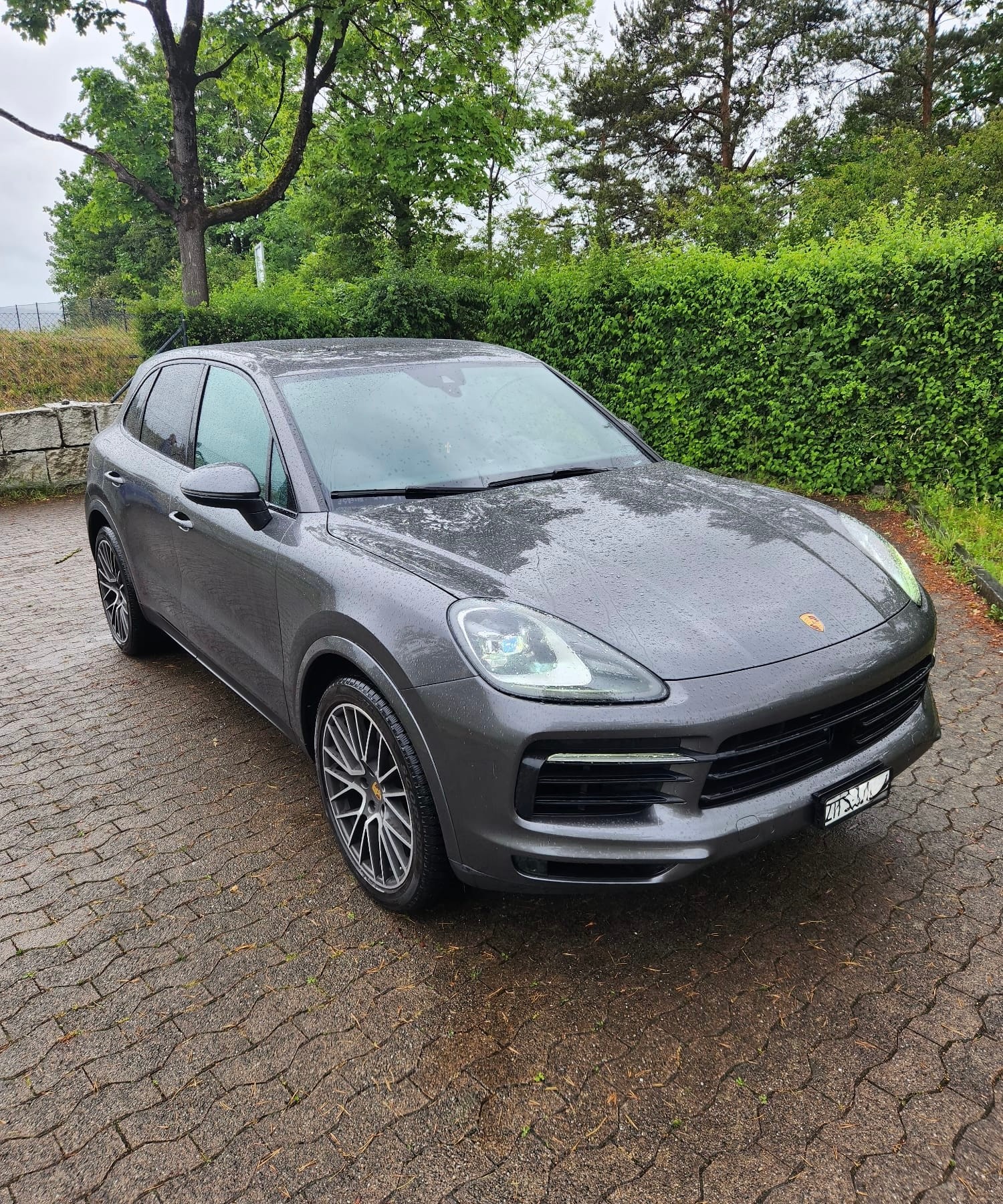 PORSCHE CAYENNE-image-1