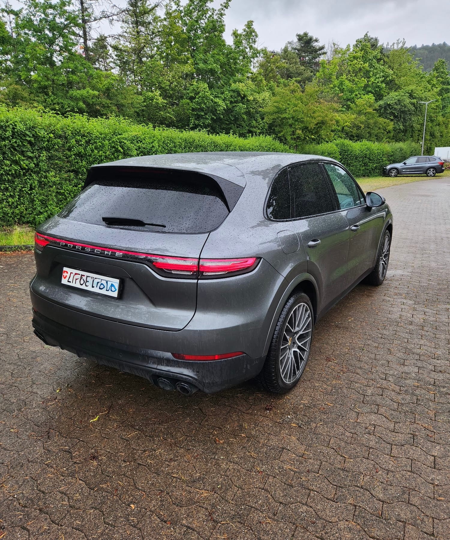 PORSCHE CAYENNE-image-3